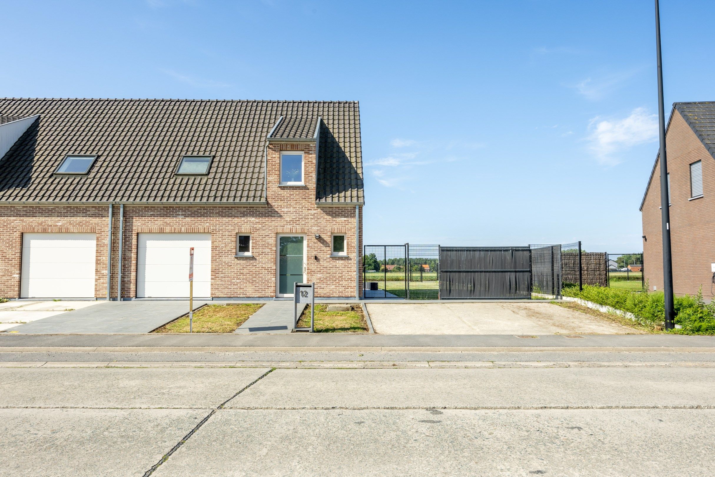 RECENT WONING (2021) MET LANDELIJK VERZICHT foto {{pictureIndex}}