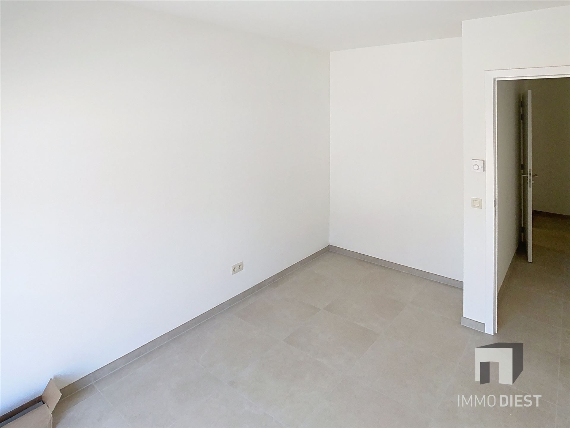 Gelijkvloers appartement met terras en tuintje foto 17