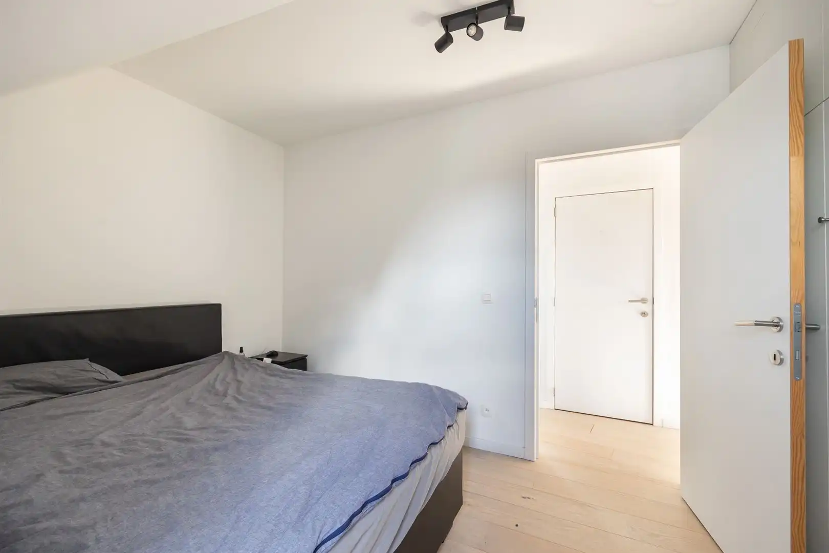 Lofty dakappartement met terras foto 16