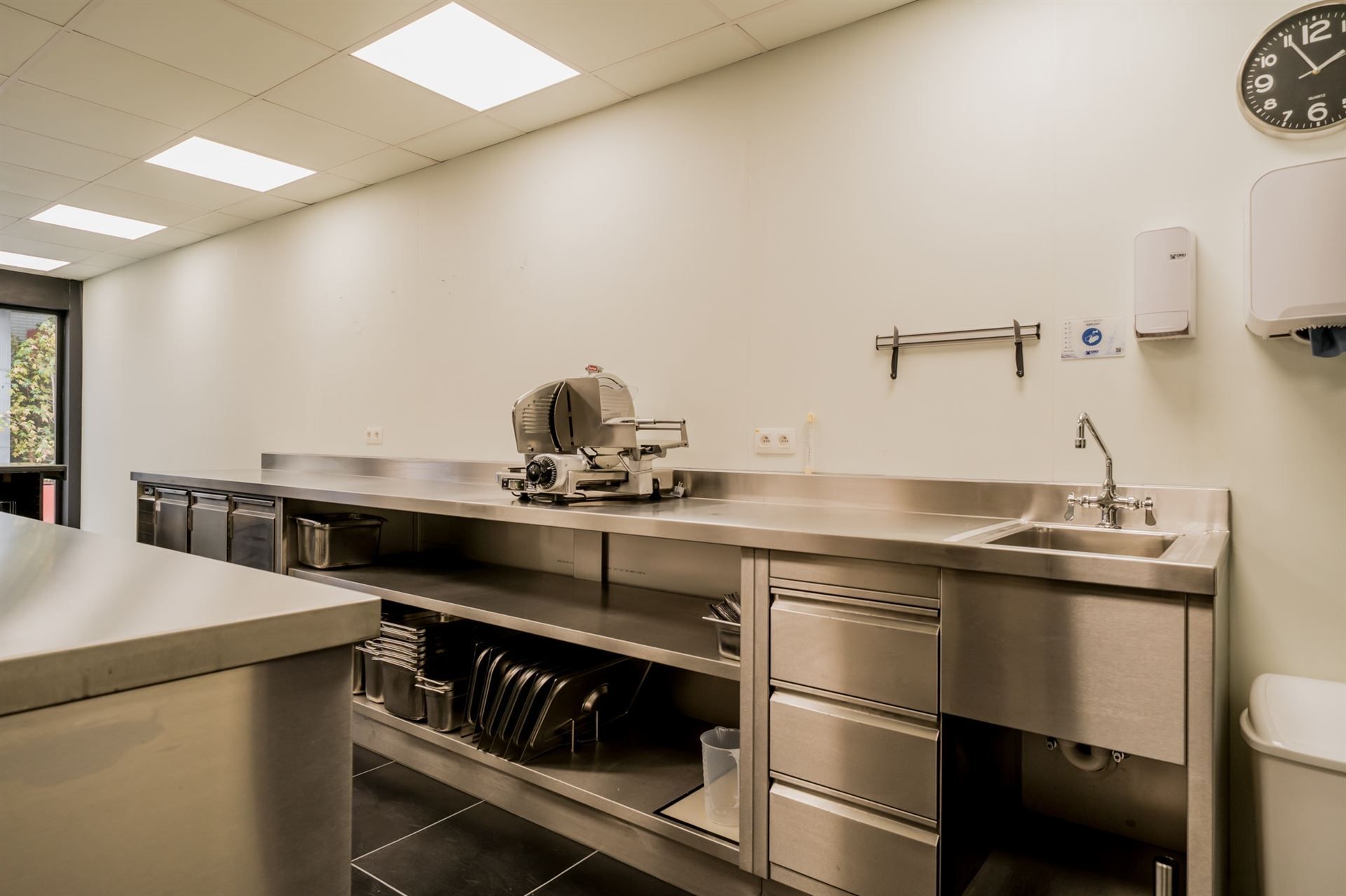 Veelzijdig handelspand in centrum Mechelen foto 9