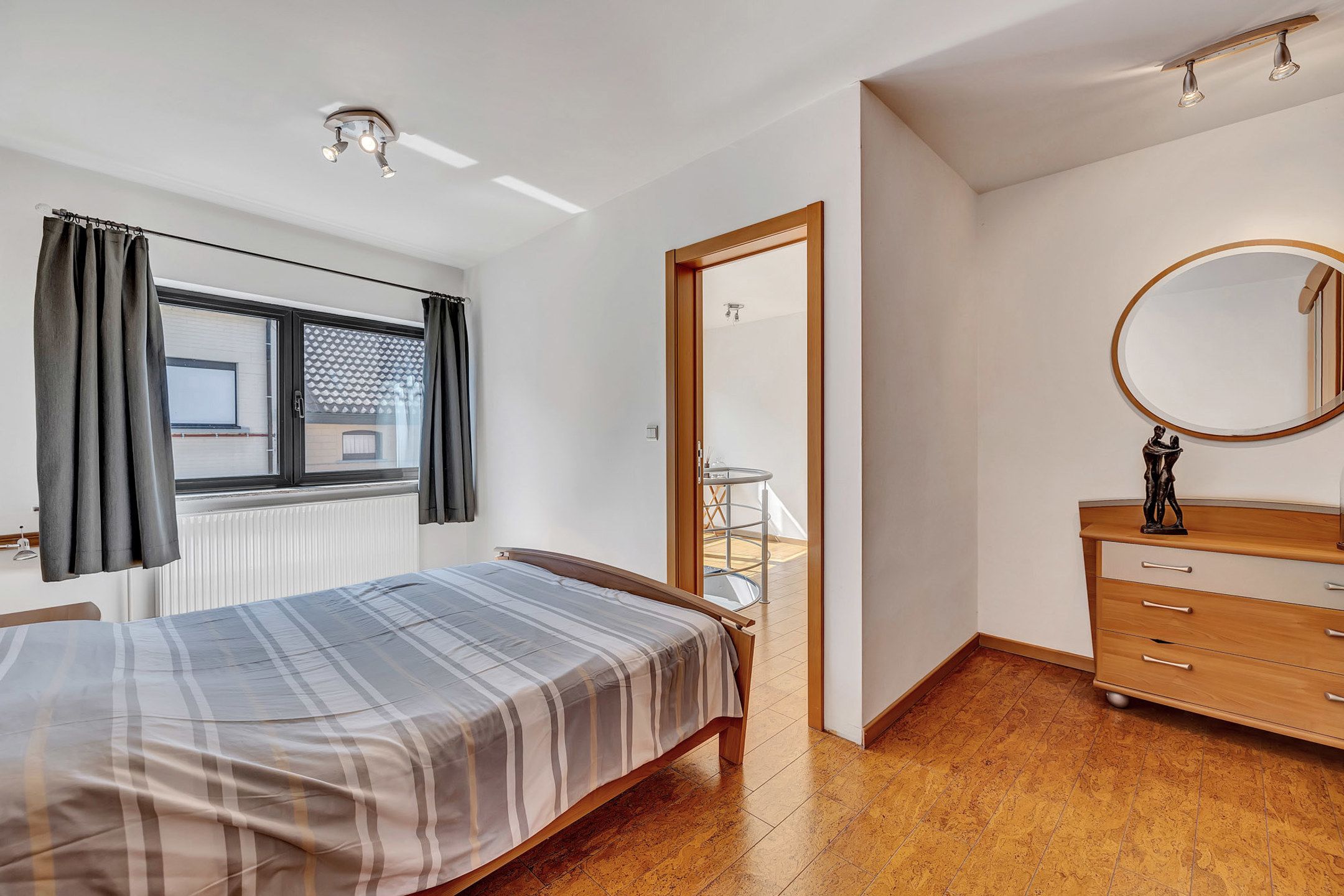 Instapklare woning met garage en tuin foto 19