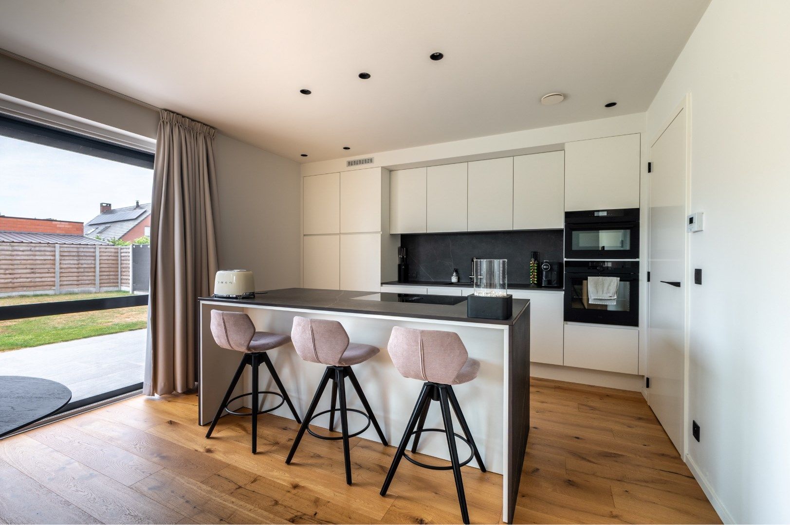 Luxueus afgewerkte alleenstaande woning op 481 m² foto 4