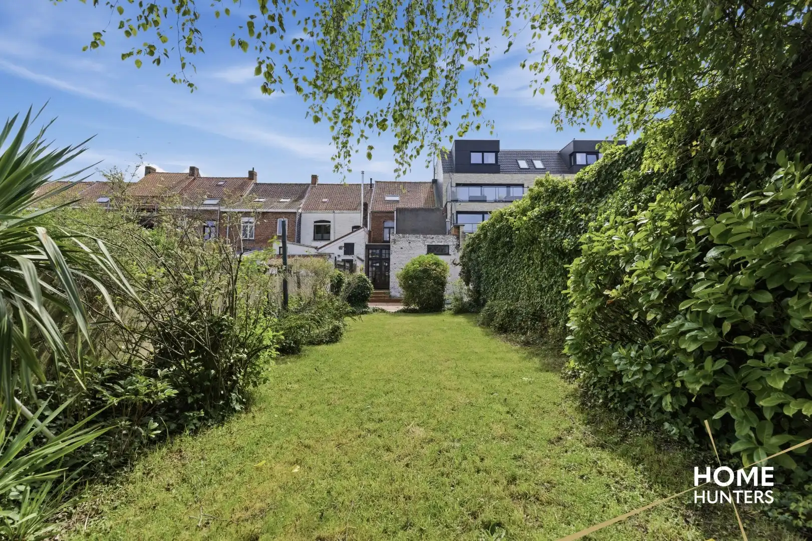 Karaktervolle te renoveren woning met 4 slaapkamers en ruime tuin te Ieper foto 25