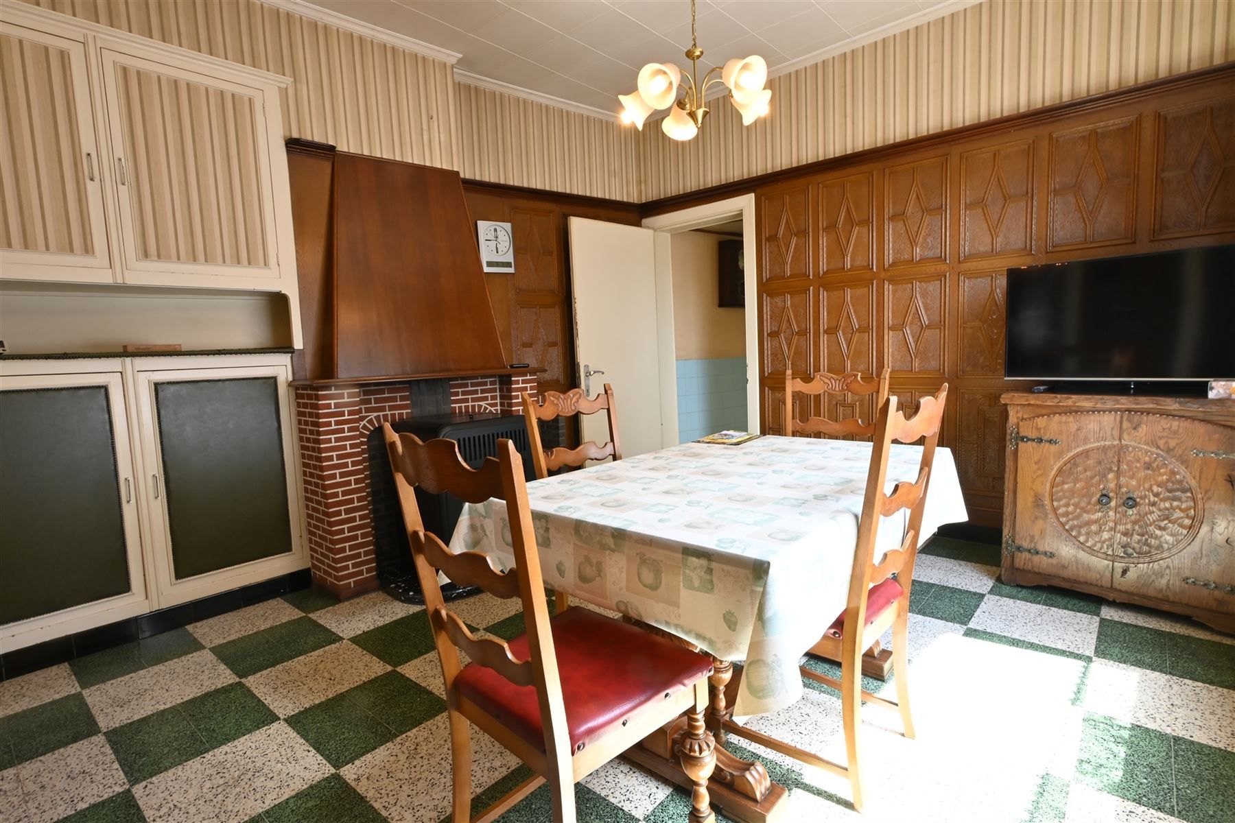 Centraal gelegen woning op 650m²  met loods foto 5