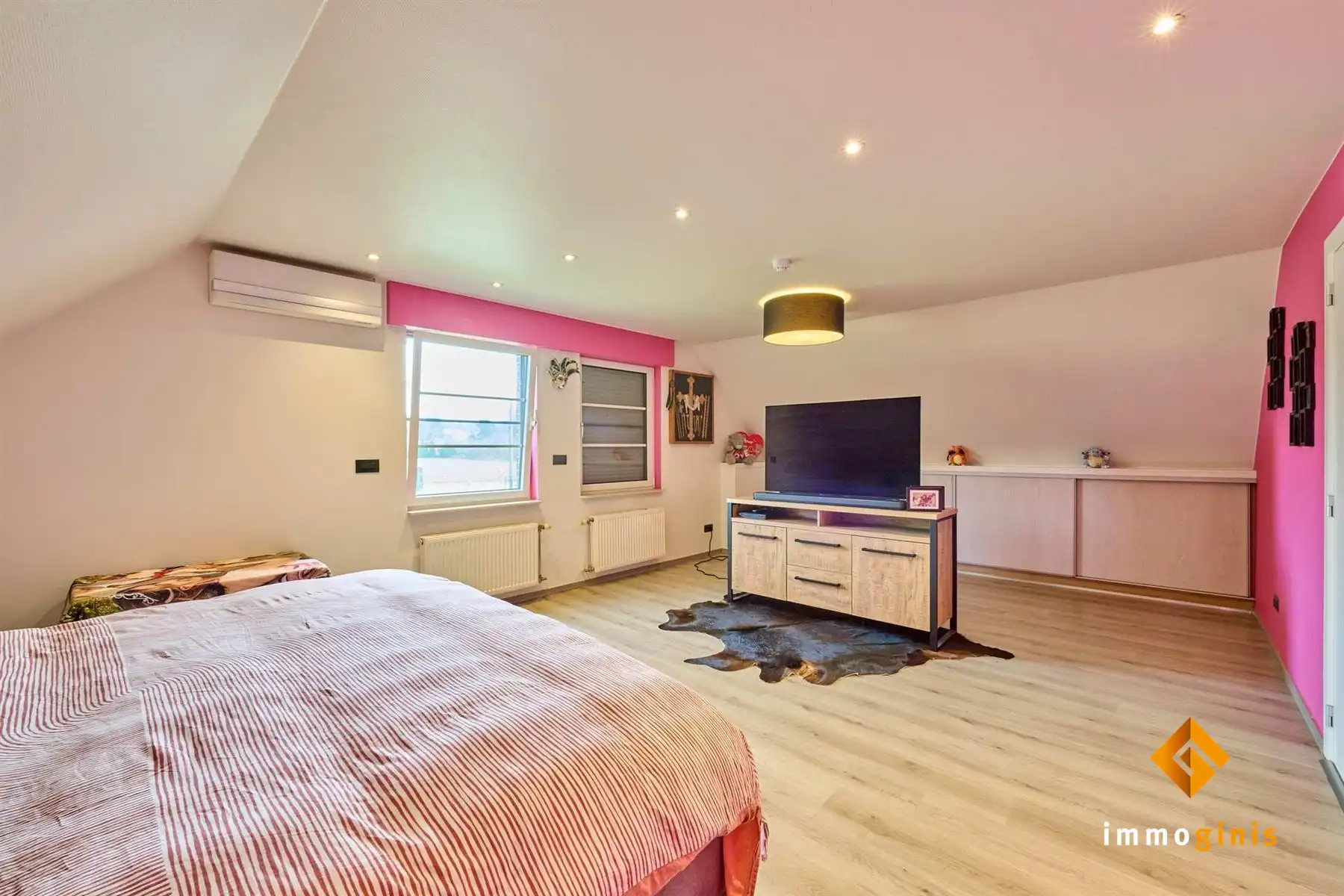 Luxueuze woning met 3 tot 5 slaapkamers en zéér grote, vrijstaande garage op een mooi perceel van 9a60ca. foto 17