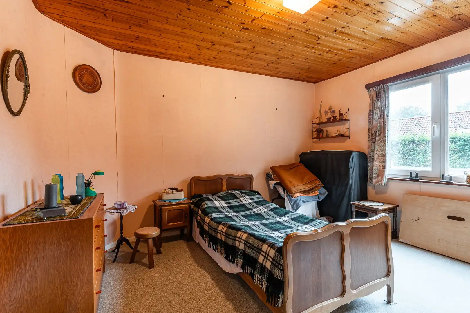 Te renoveren woning met verrassend veel ruimte, stadstuin en garagebox in Eeklo! foto 8