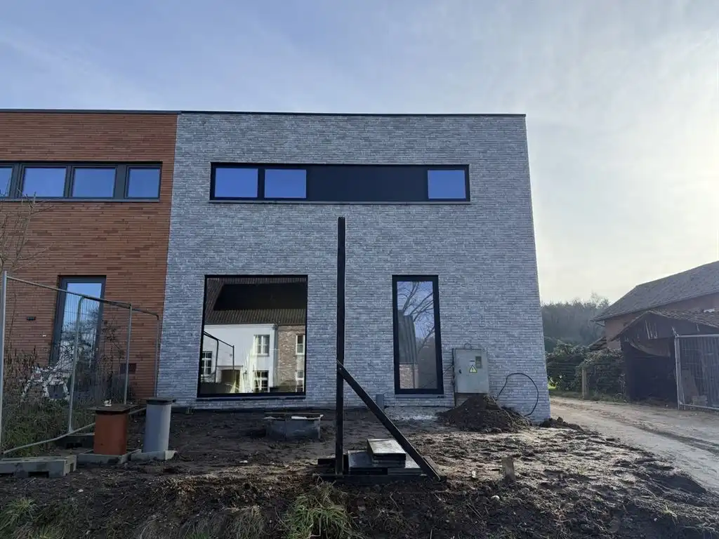 Stijlvolle nieuwbouwwoning met moderne architectuur foto 2