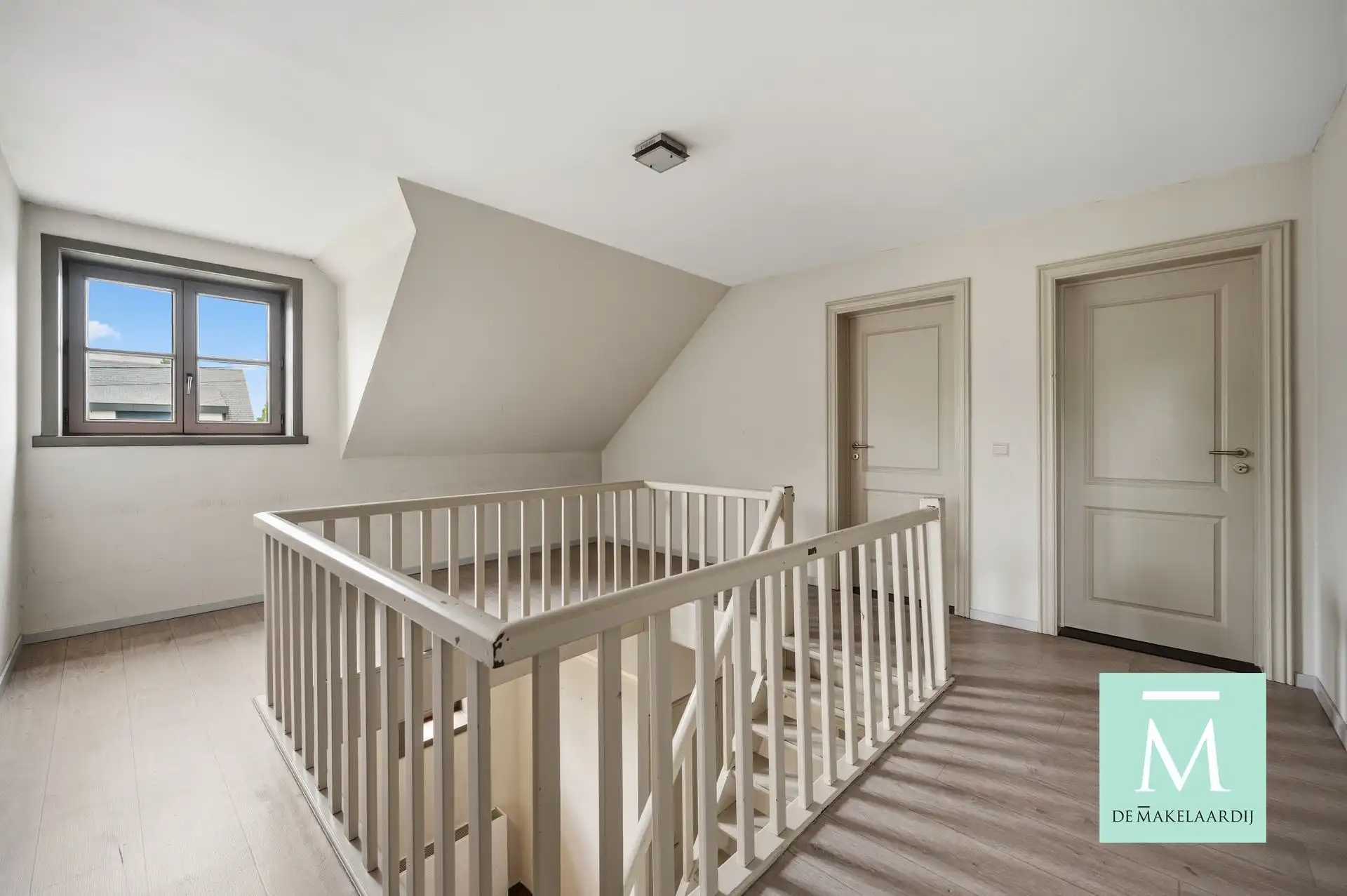 Ruime woning met 5 slaapkamers, garage en diepe tuin op toplocatie! foto 7