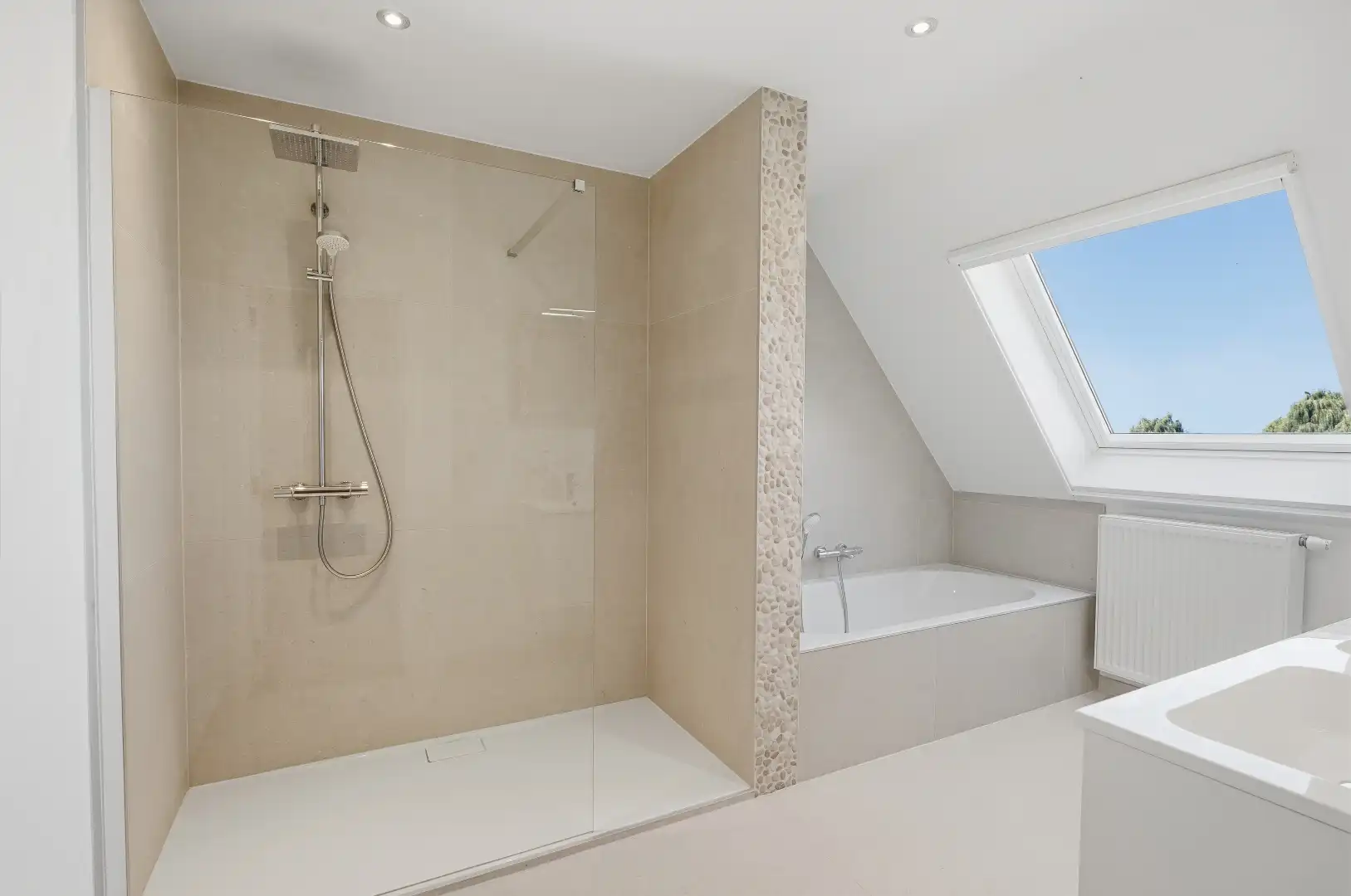KIJKDAG 25 oktober van 10u tot 12u & 14u tot 16u - Ruim instapklaar nieuwbouwappartement (167 m²) met 3 slaapkamers en groot terras in centrum Eernegem foto 5