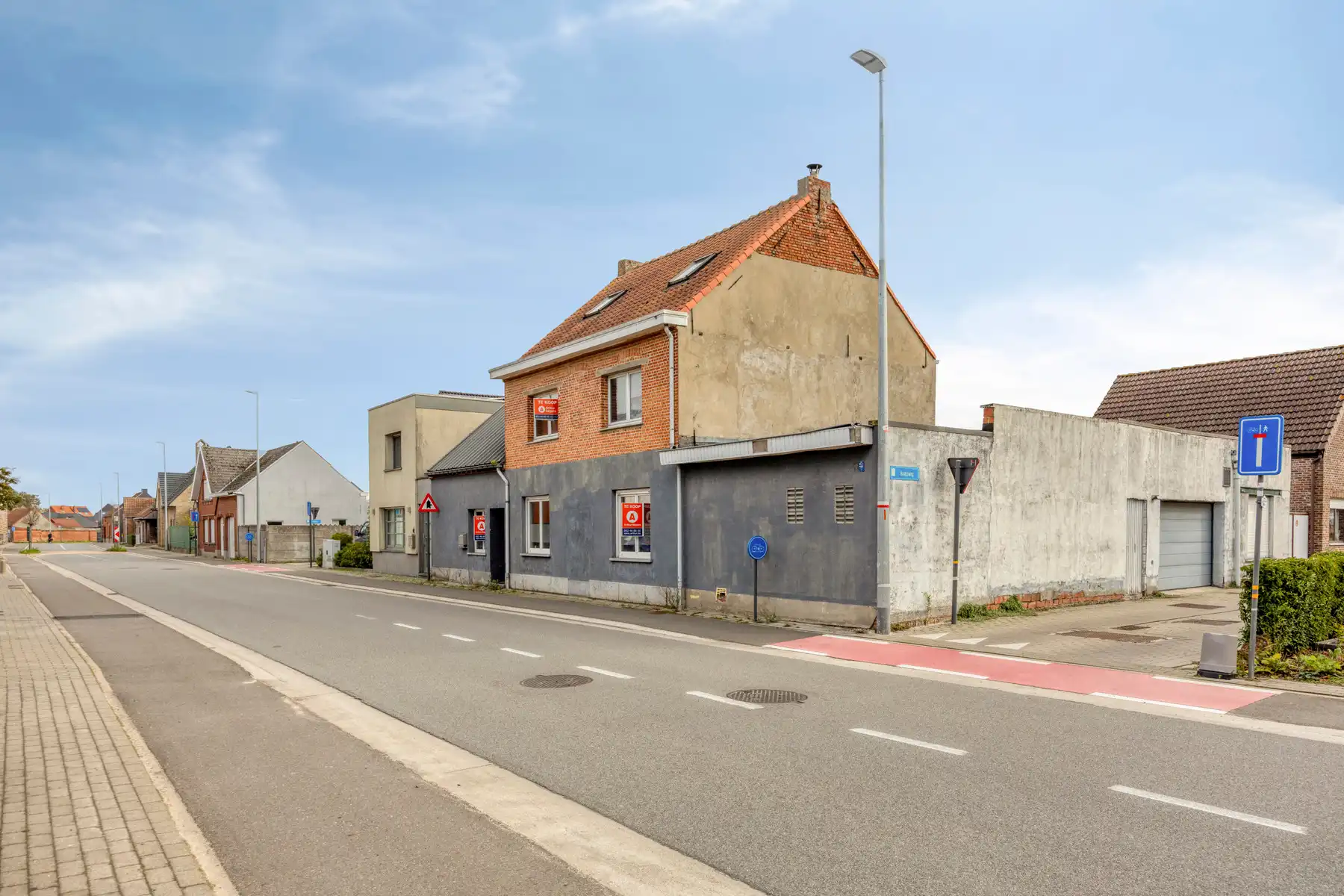 Ruime woning met 4 slaapkamers en loods  foto 3