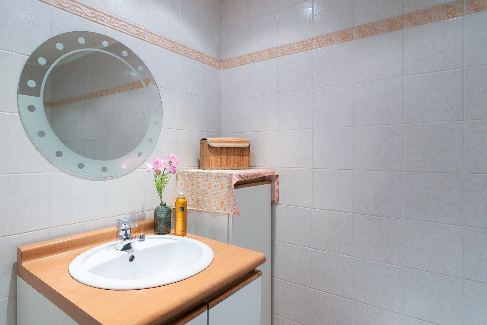 Instapklaar hoekappartement met veel lichtinval op een rustig pleintje foto 10