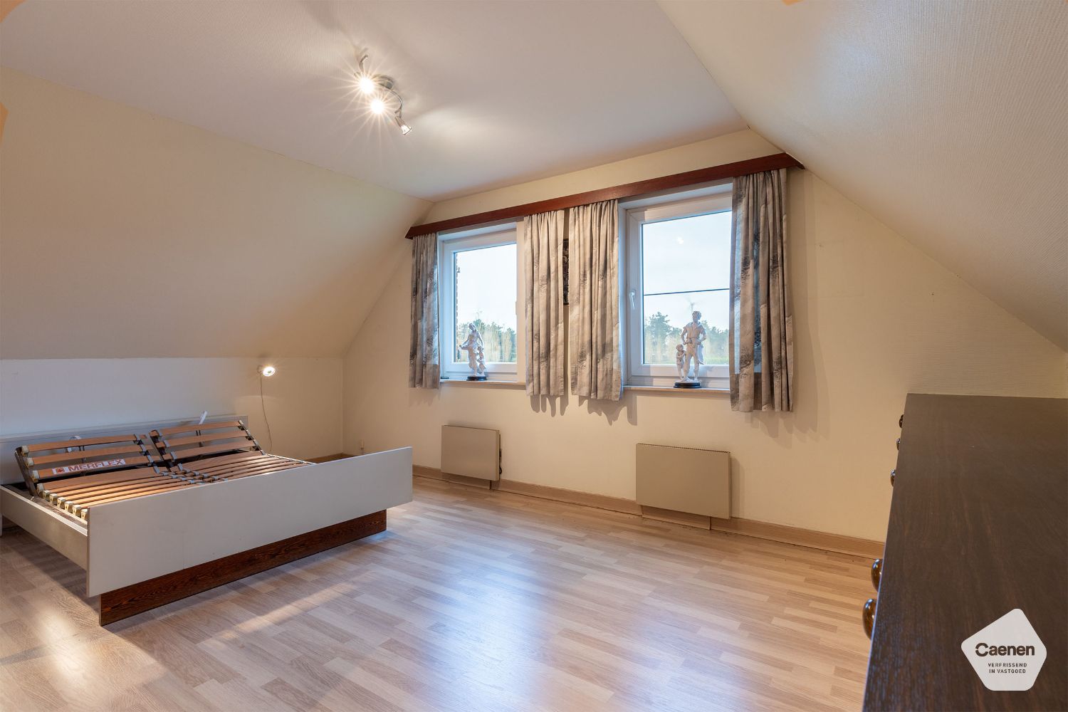 Charmante villa met tal van mogelijkheden en prachtige zongerichte tuin foto 22