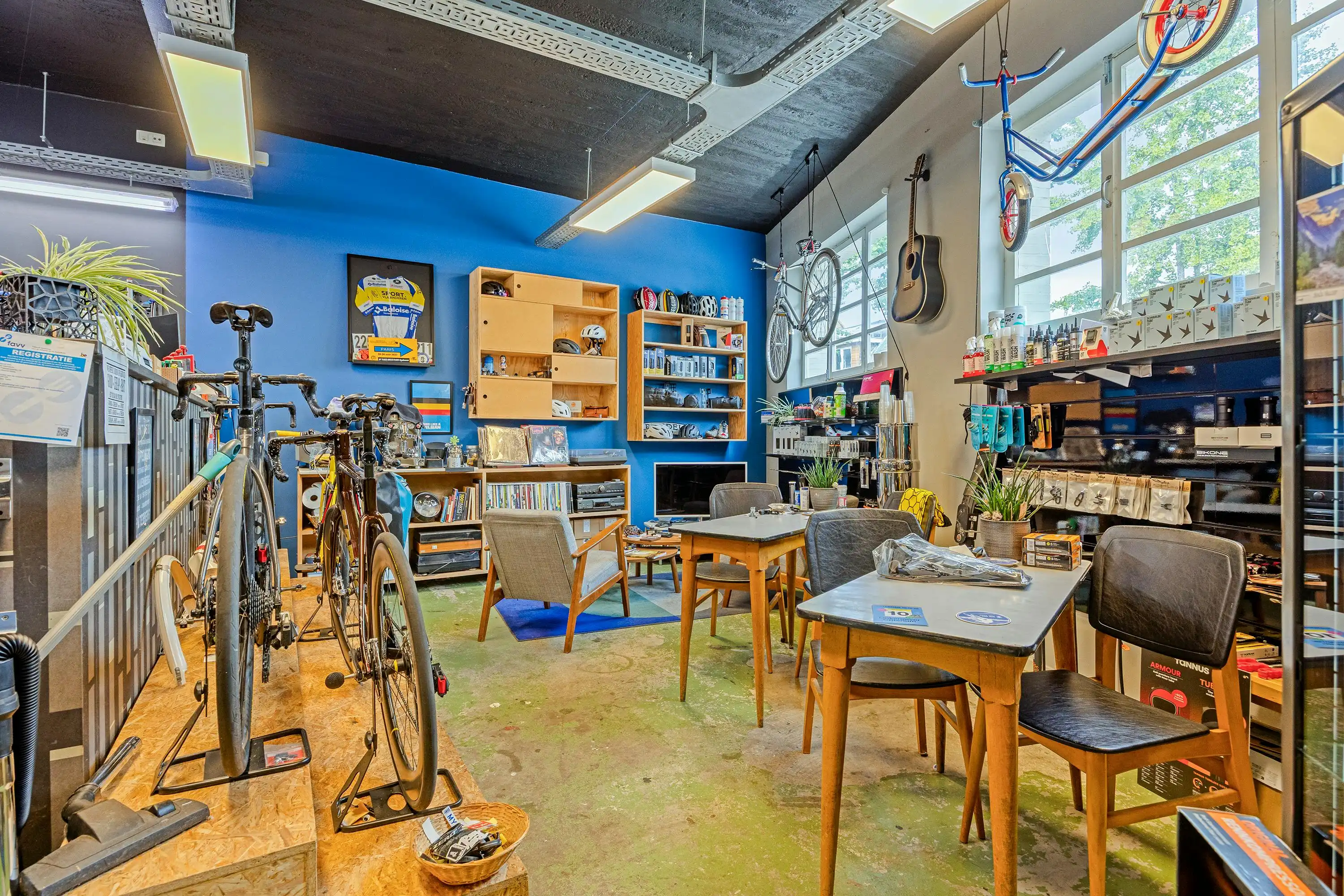 Veelzijdig eigendom met ruime woning, handelspand en magazijn foto 42