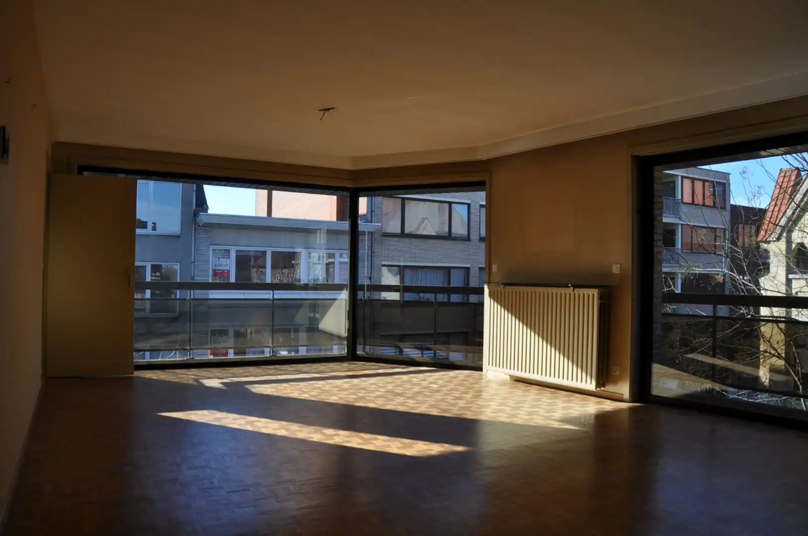 Verzorgd appartement met 2 slaapkamers in het centrum van Izegem. foto 3