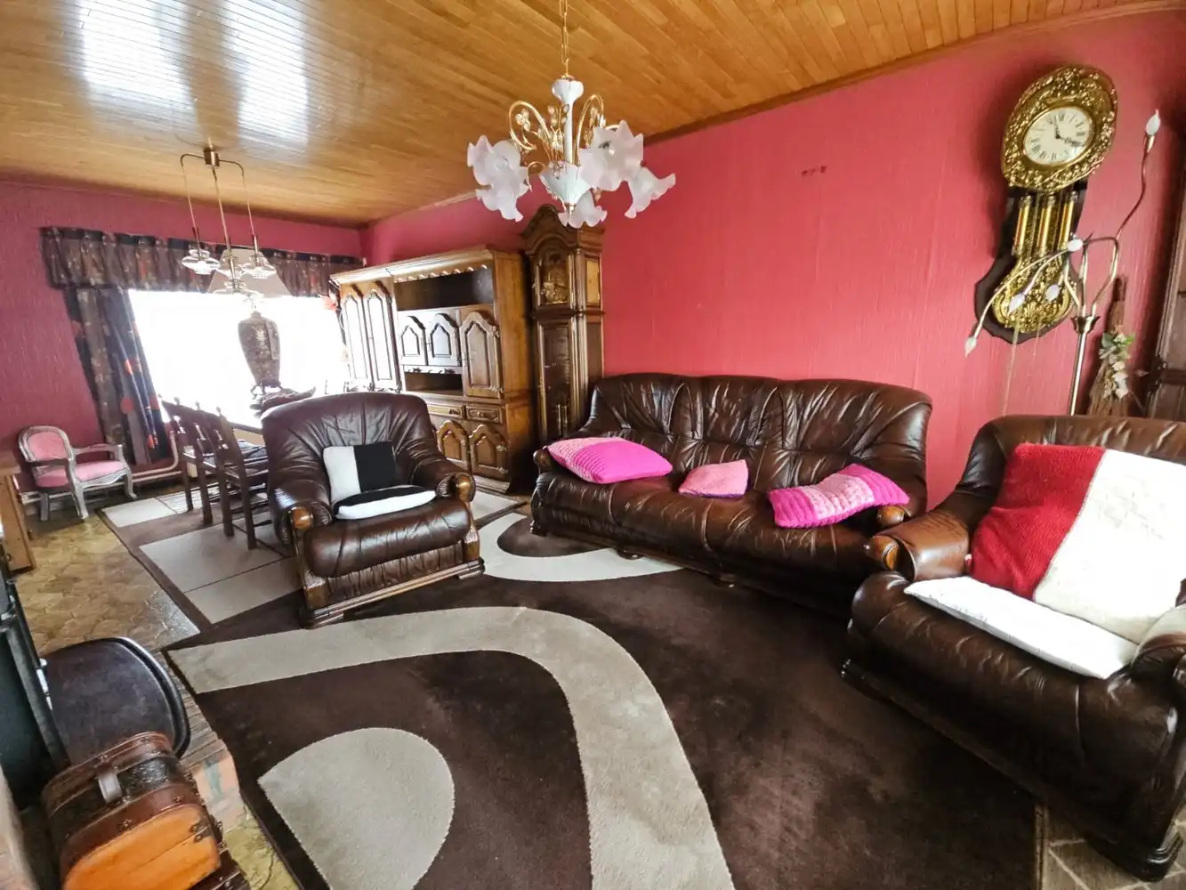 Halfopen bebouwing met garage in rustige omgeving foto 4