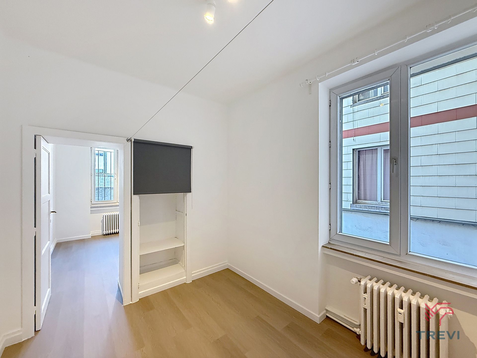Volledig gerenoveerd appartement met 2 slaapkamers + studeerkamer! foto 13
