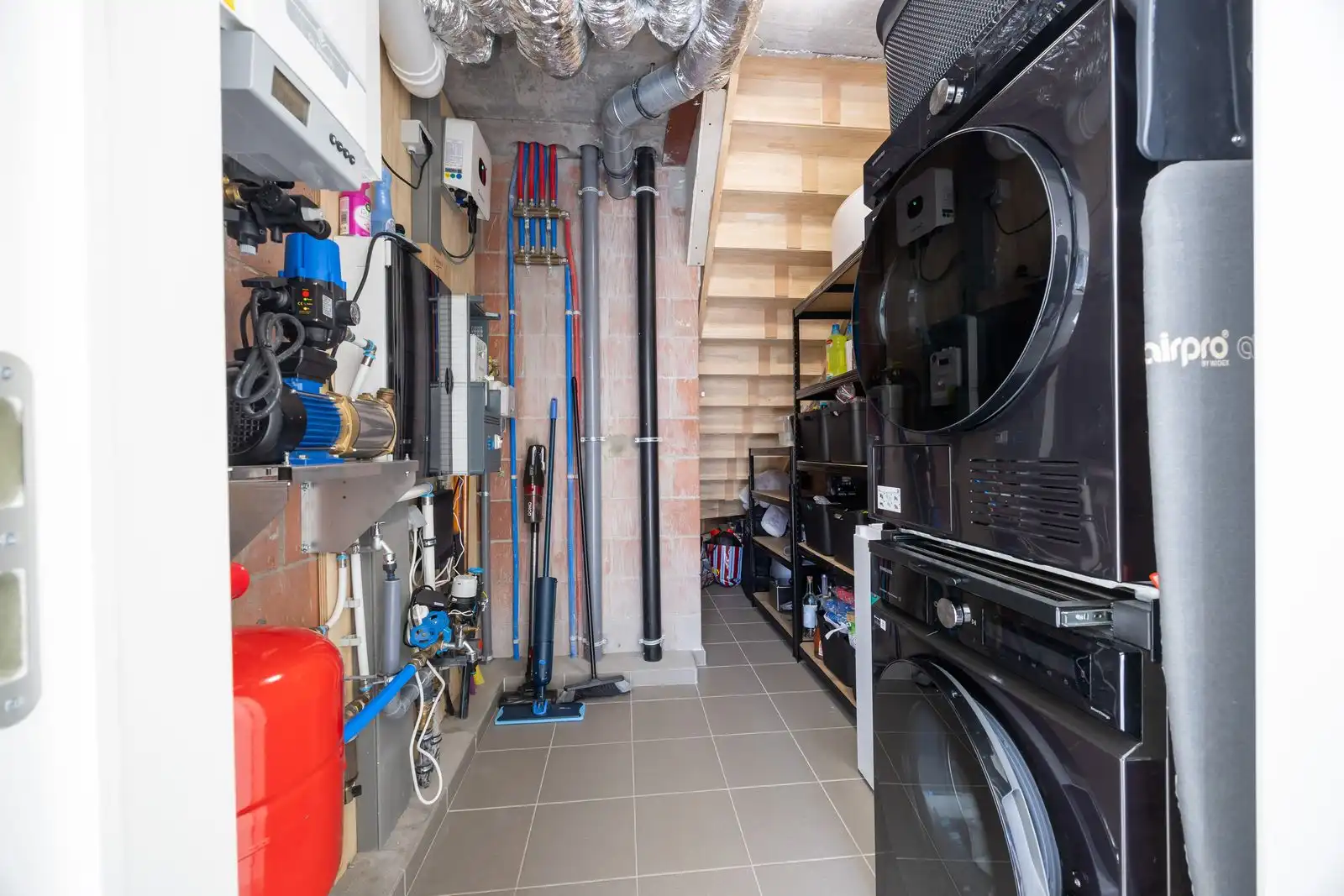 Jonge halfopen woning met 3 slpk, gezellige tuin én kwalitatieve afwerking foto 10