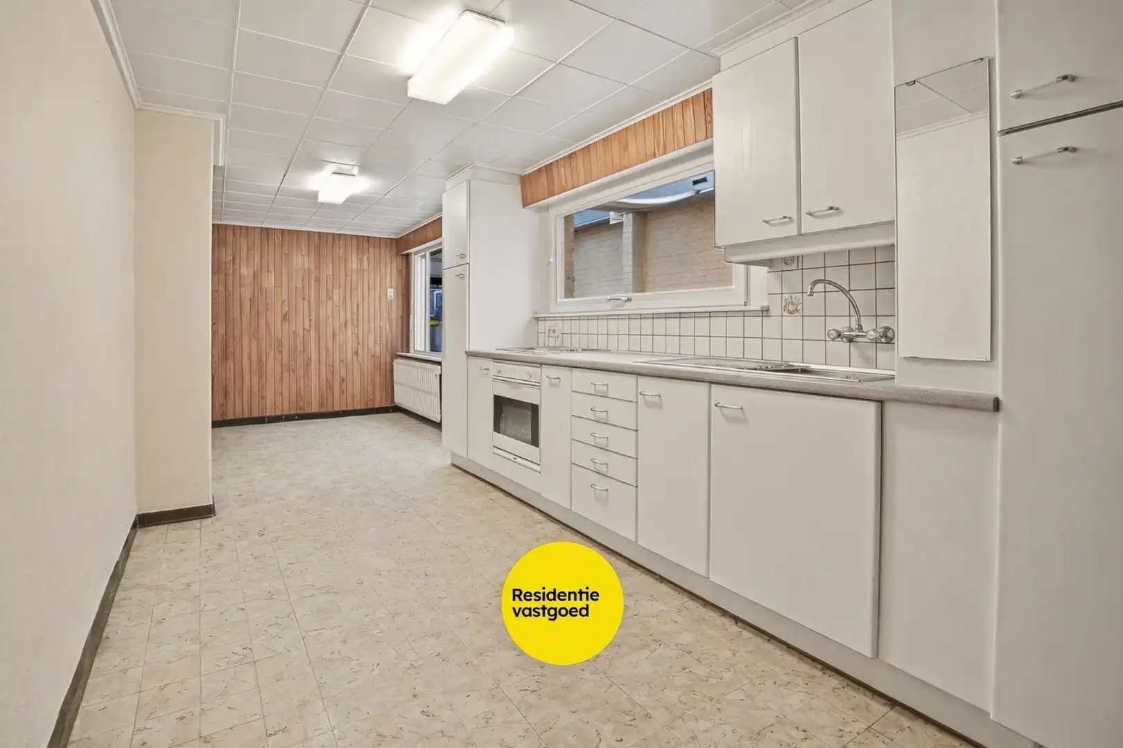 Renovatiewoning met 5 slaapkamers en zonnige tuin in het centrum van Woumen (Diksmuide) foto 4