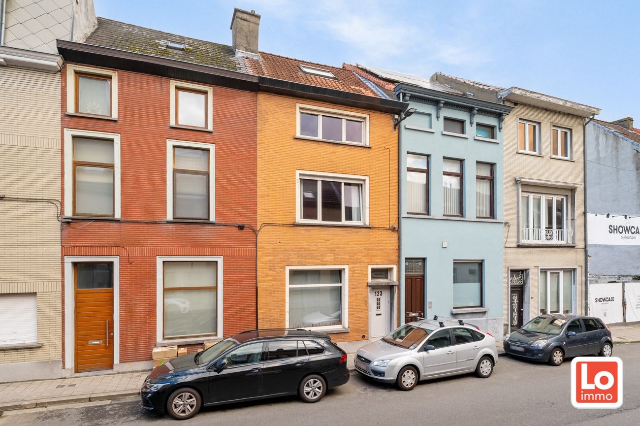 VERKOCHT!! Leuke stadswoning met tuintje & terras op een toplocatie vlakbij het centrum van Gent. foto 2