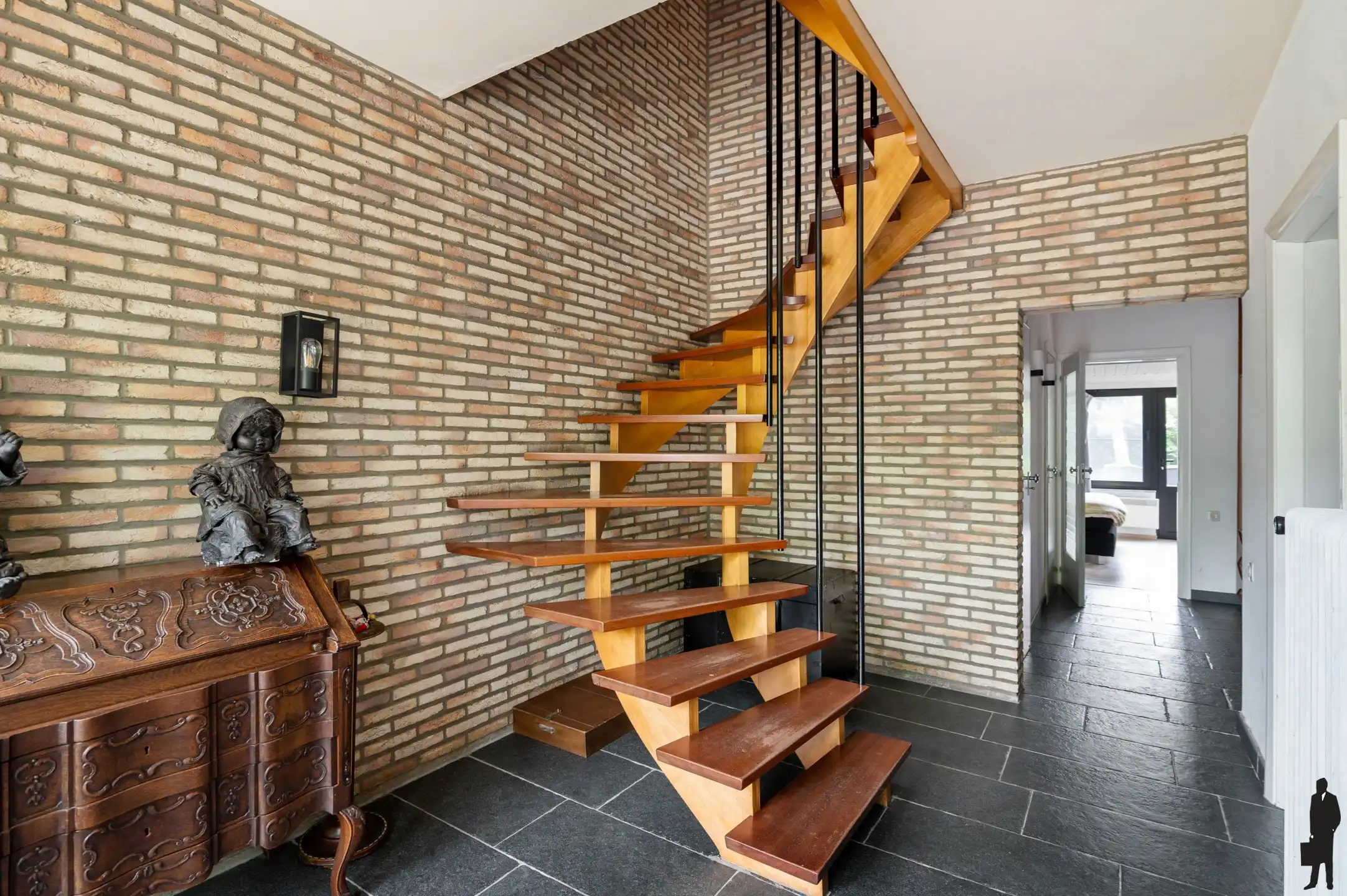 Welgelegen zeer energiezuinige woning met 5 slpks en Z-tuin foto 3