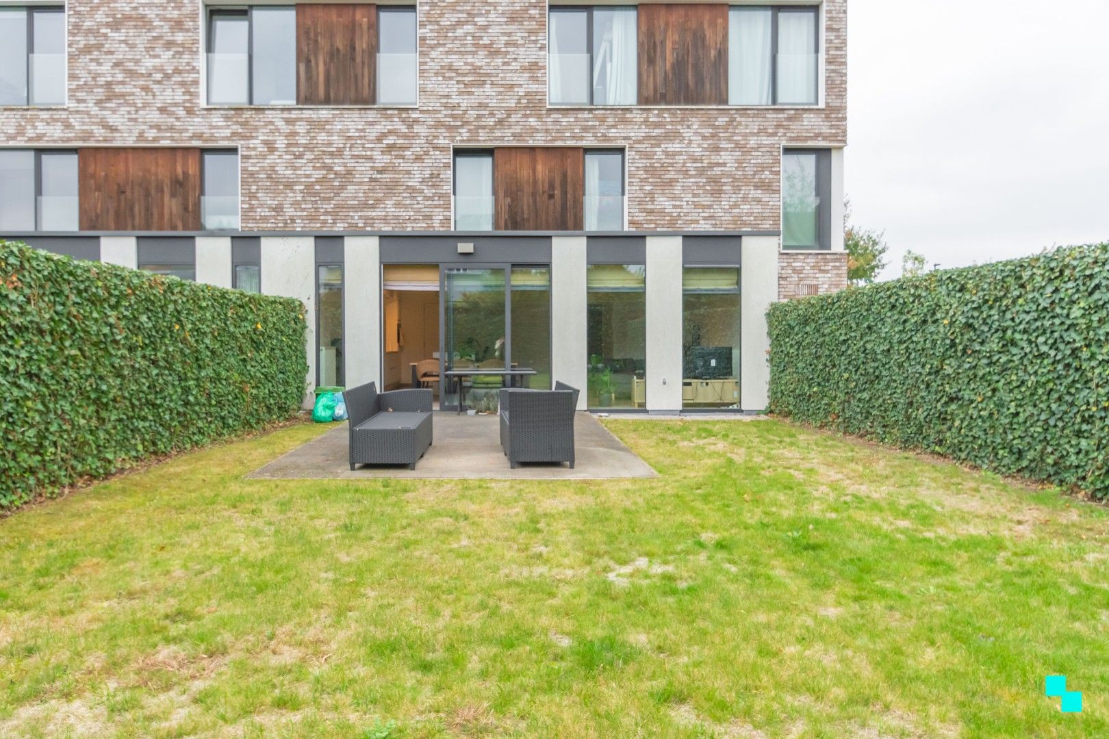 Ruim gelijkvloers appartement met tuin foto 15