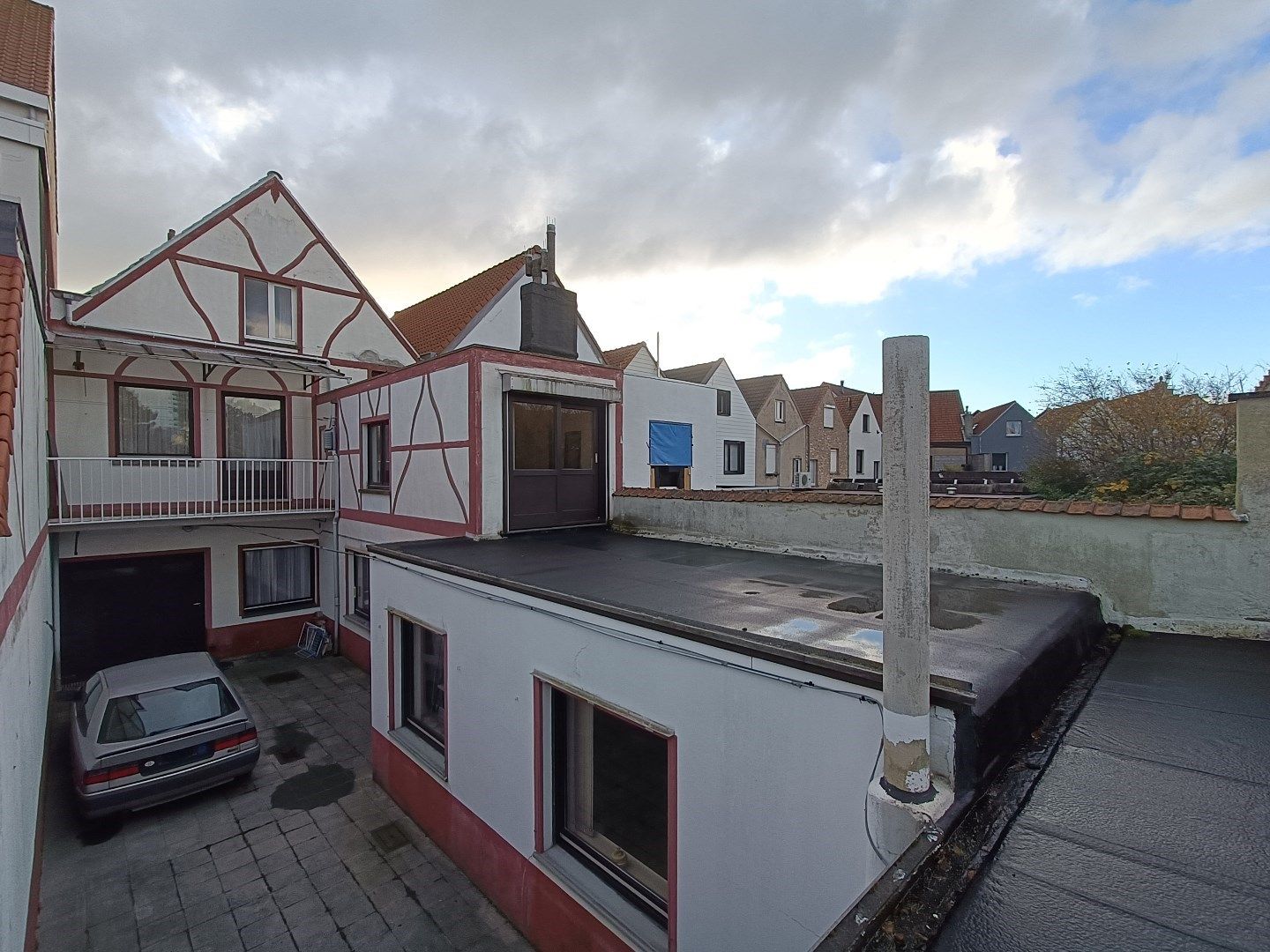 Uitzonderlijk volumineuze gezinswoning op wandelafstand van de dijk foto 17