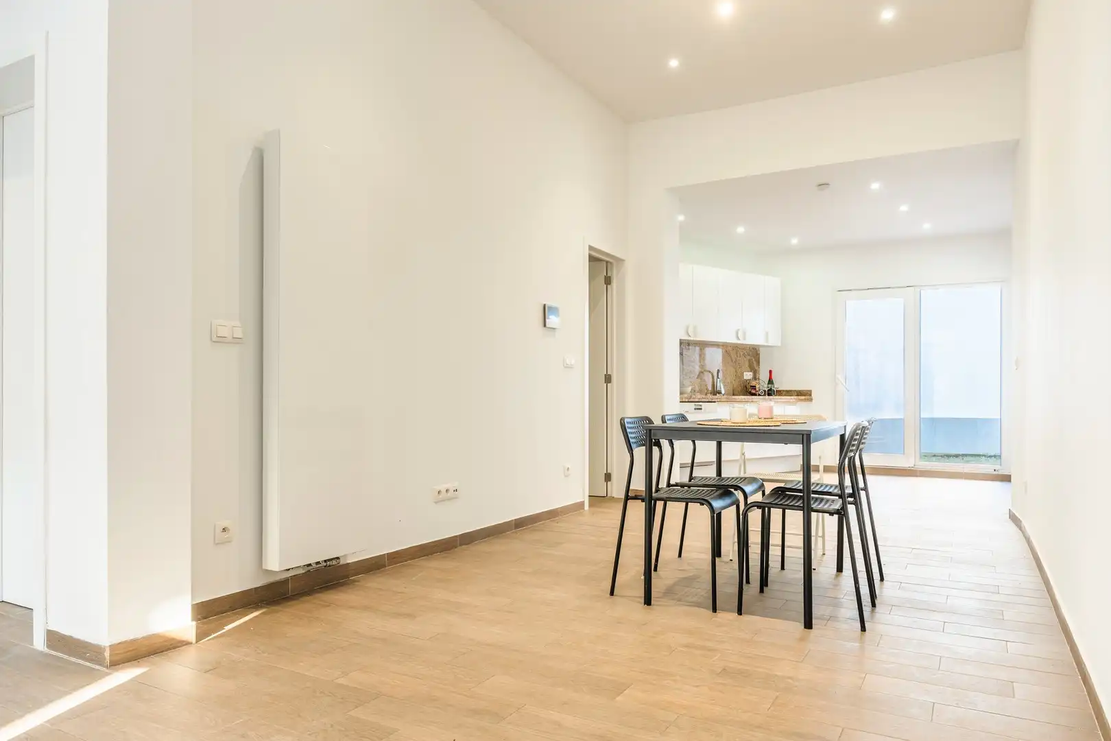 Gerenoveerde  ruime gezinswoning te Burcht. foto 3