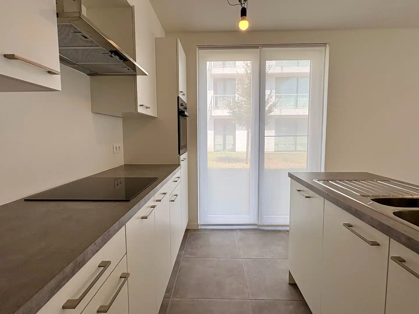 Modern gelijkvloers appartement met 2 slaapkamers, lichtrijke leefruimte en terras dichtbij Kortrijk.  foto 10