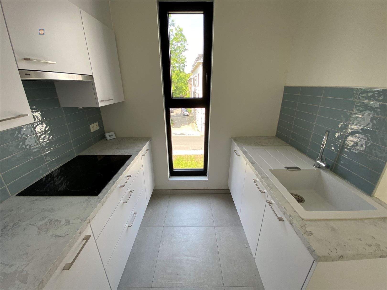 Stijlvol appartement met terras en autostaanplaats foto 4