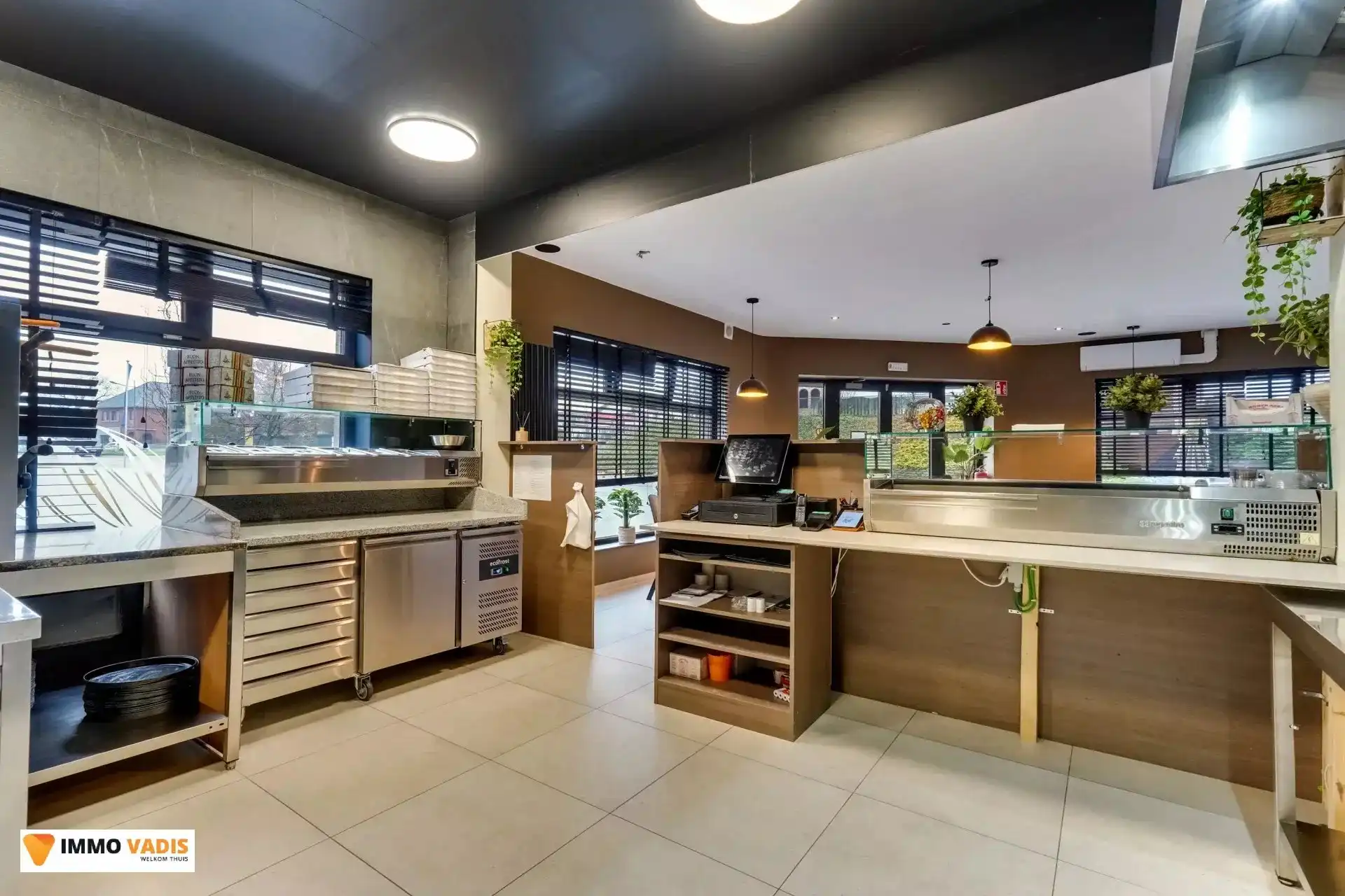 Handelspand  en appartement met garage en parkeerplaatsen foto 16