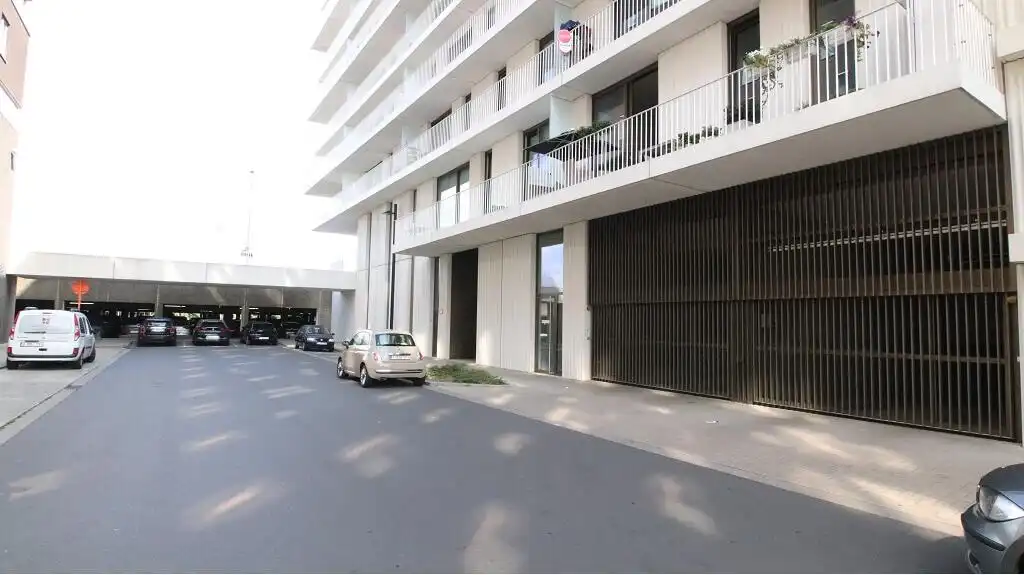 Gesloten GARAGEBOX te koop in Brugge foto 5