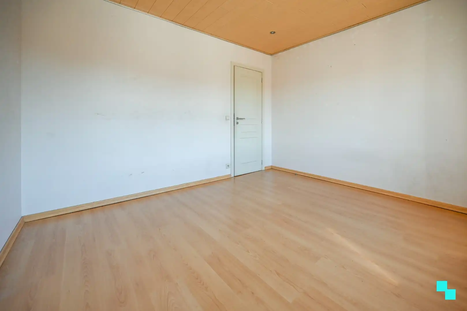 Riante halfopen woning met garage foto 28