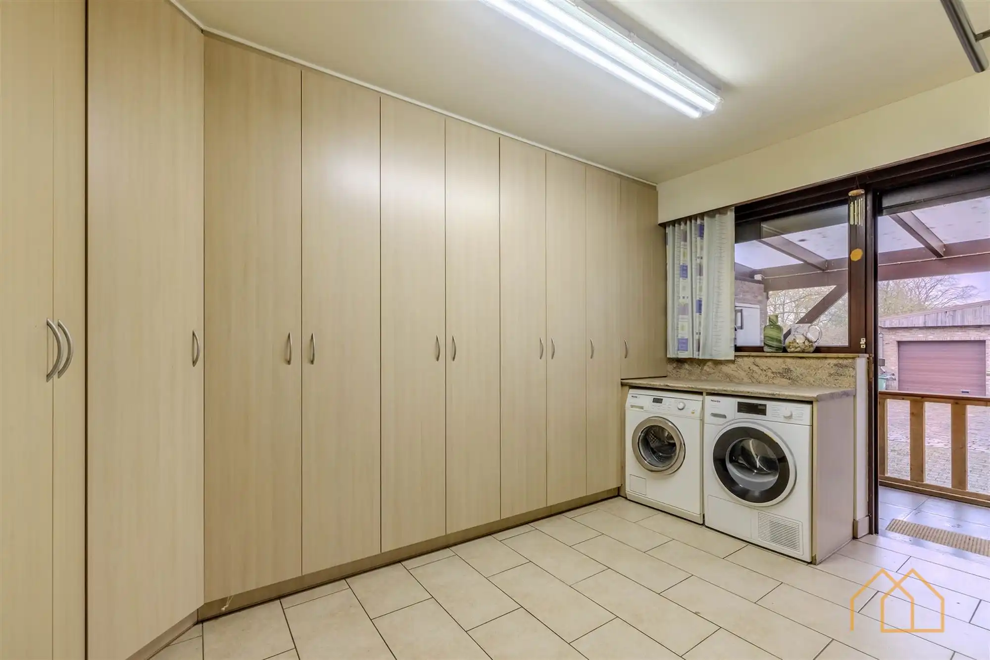 Ruime woning op 12a met veel kelder en garage foto 8