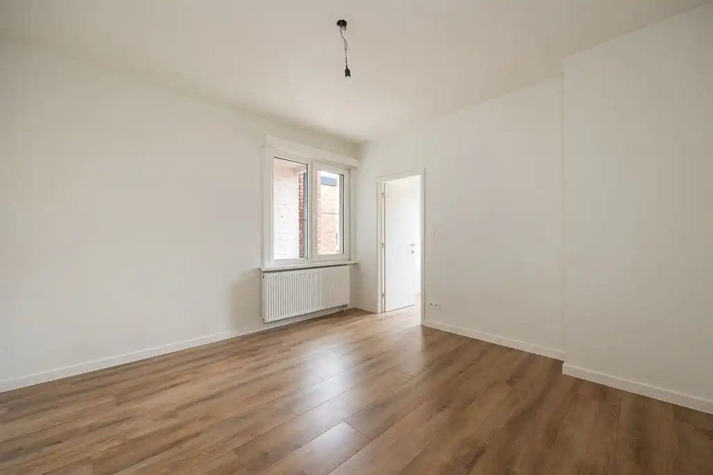 Gerenoveerd appartement met terras foto 9