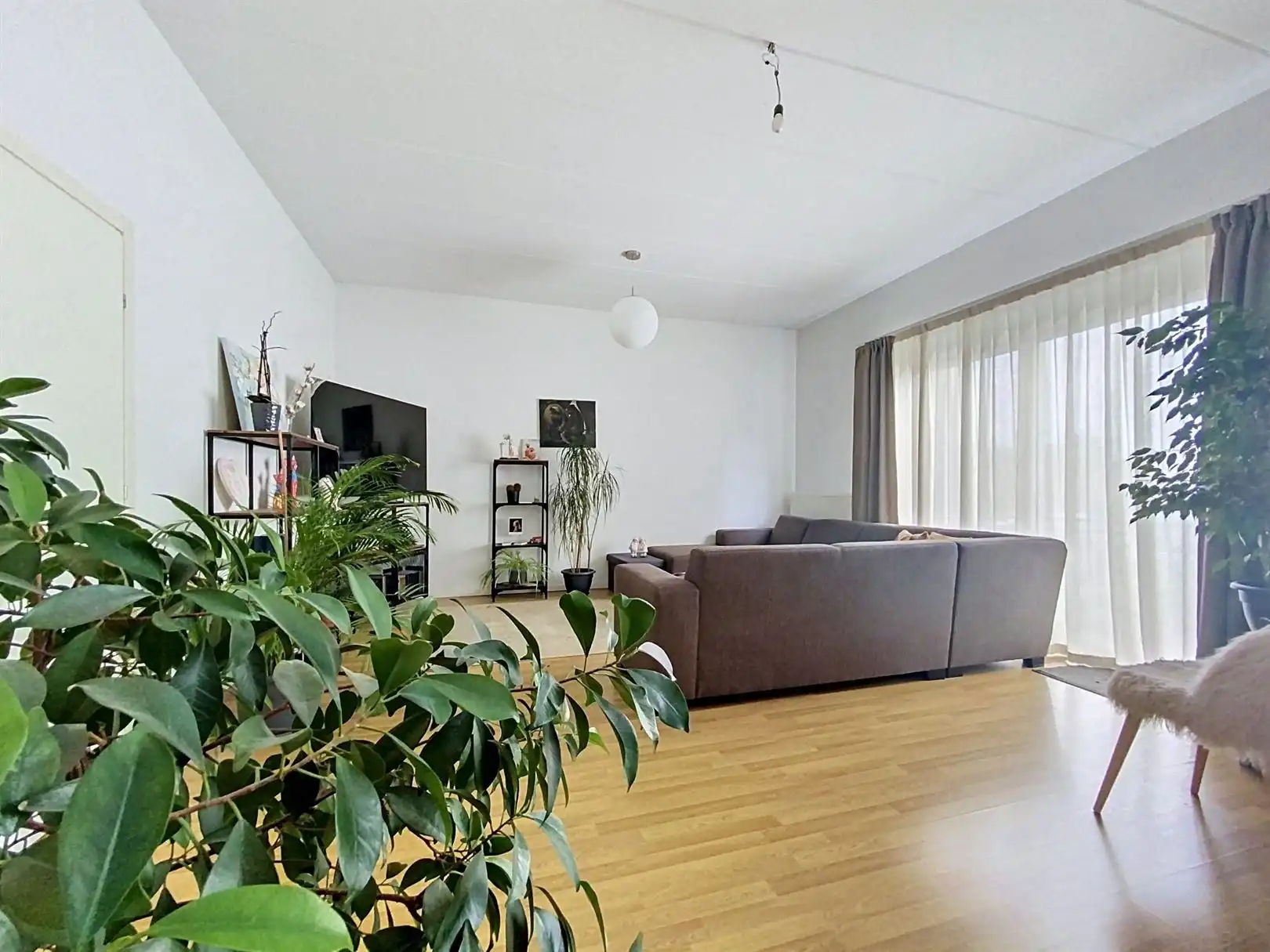 Instapklaar appartement met terras centrum Brasschaat  foto 2