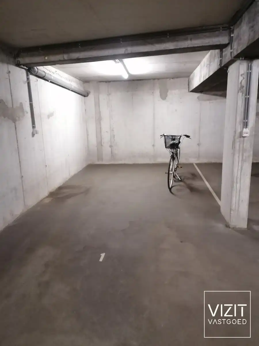 Ondergrondse parkeerplaatsen/garage met autolift   foto 6