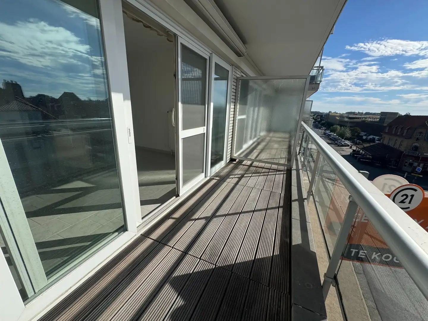Zongerichte studio met ruim terras in hartje Westende-Bad foto 6