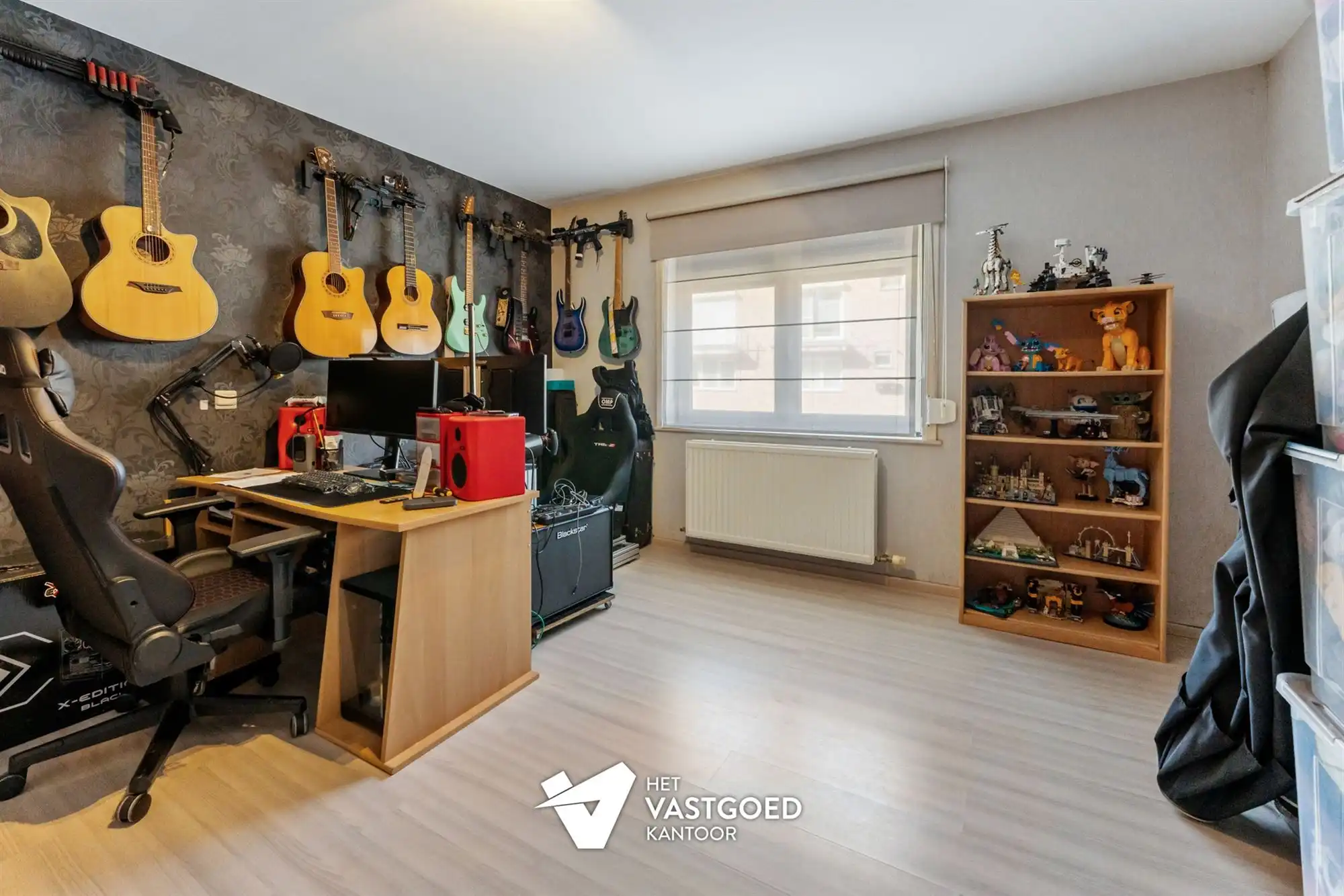 GELIJKVLOERS APPARTEMENT MET STAANPLAATS EN AFGESLOTEN GARAGE TE BERINGEN foto 18