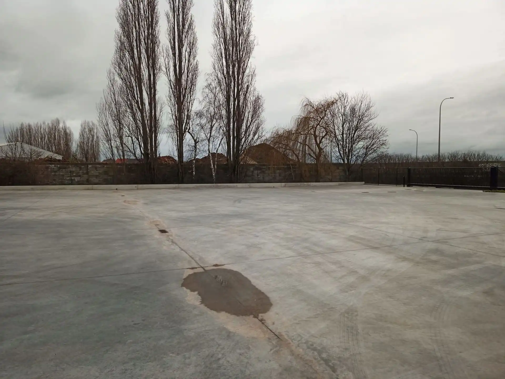 TE HUUR: bedrijfsgebouw van 2.322m² in Tienen foto 4