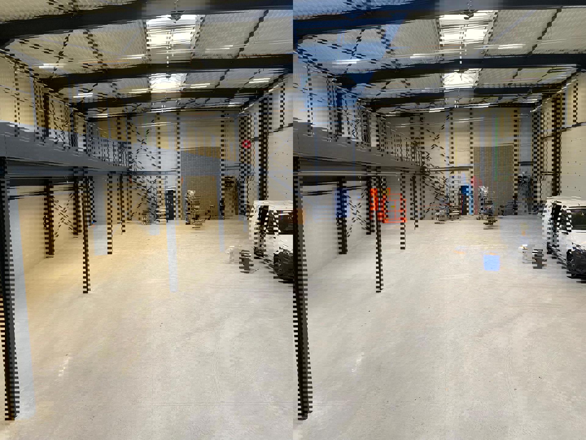 Nieuwbouw KMO-unit met 6 autostaanplaatsen te Beerse. foto {{pictureIndex}}