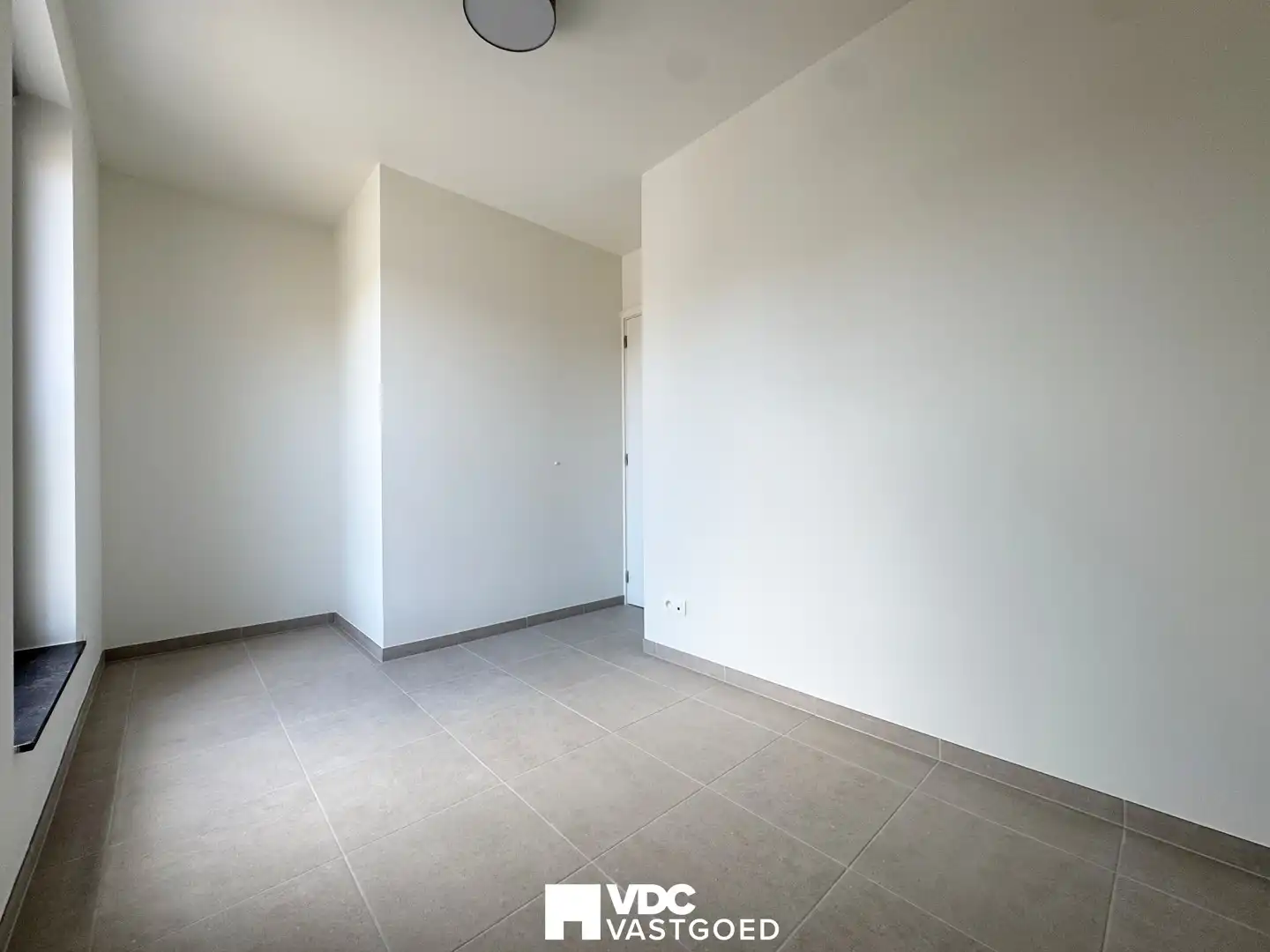 Nieuwbouwappartement met terras en autostaanplaats nabij centrum Tongeren foto 9