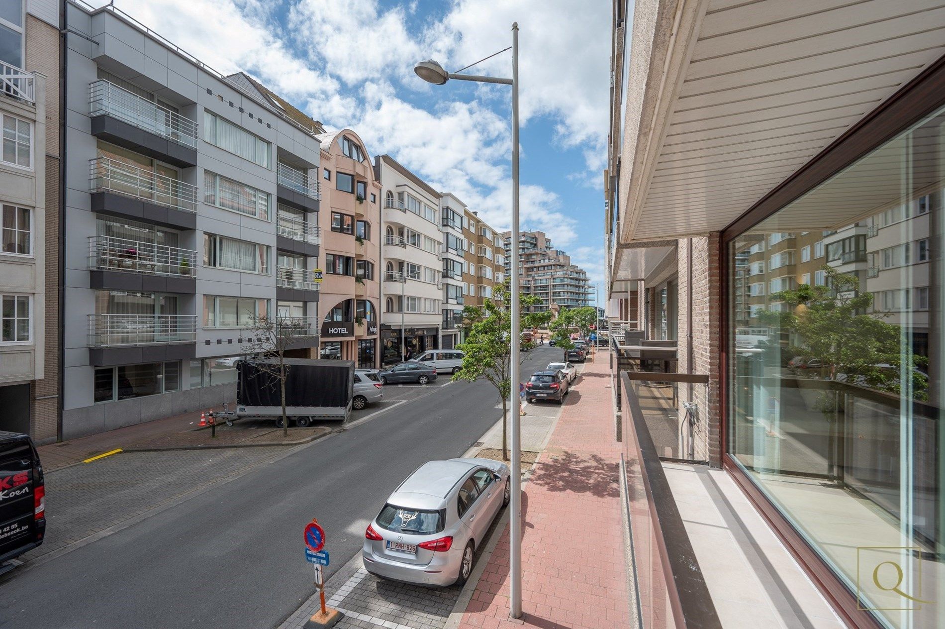 Prachtige gerenoveerd 3-kamer appartement centraal gelegen te Van Bunnenlaan met ruim terras.  foto 2