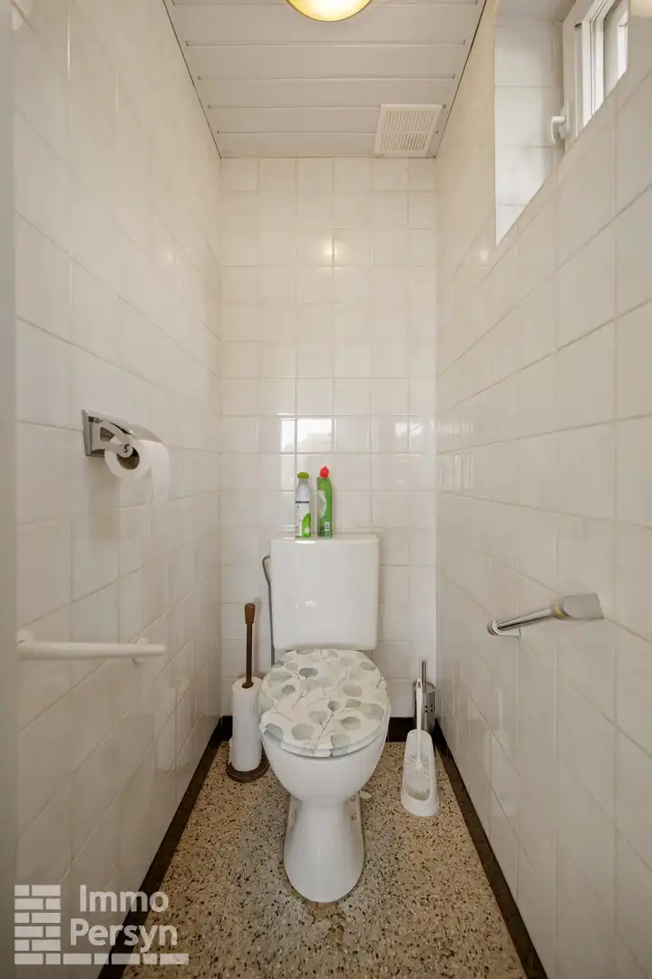 Woning met loods op een commerciële ligging foto 12
