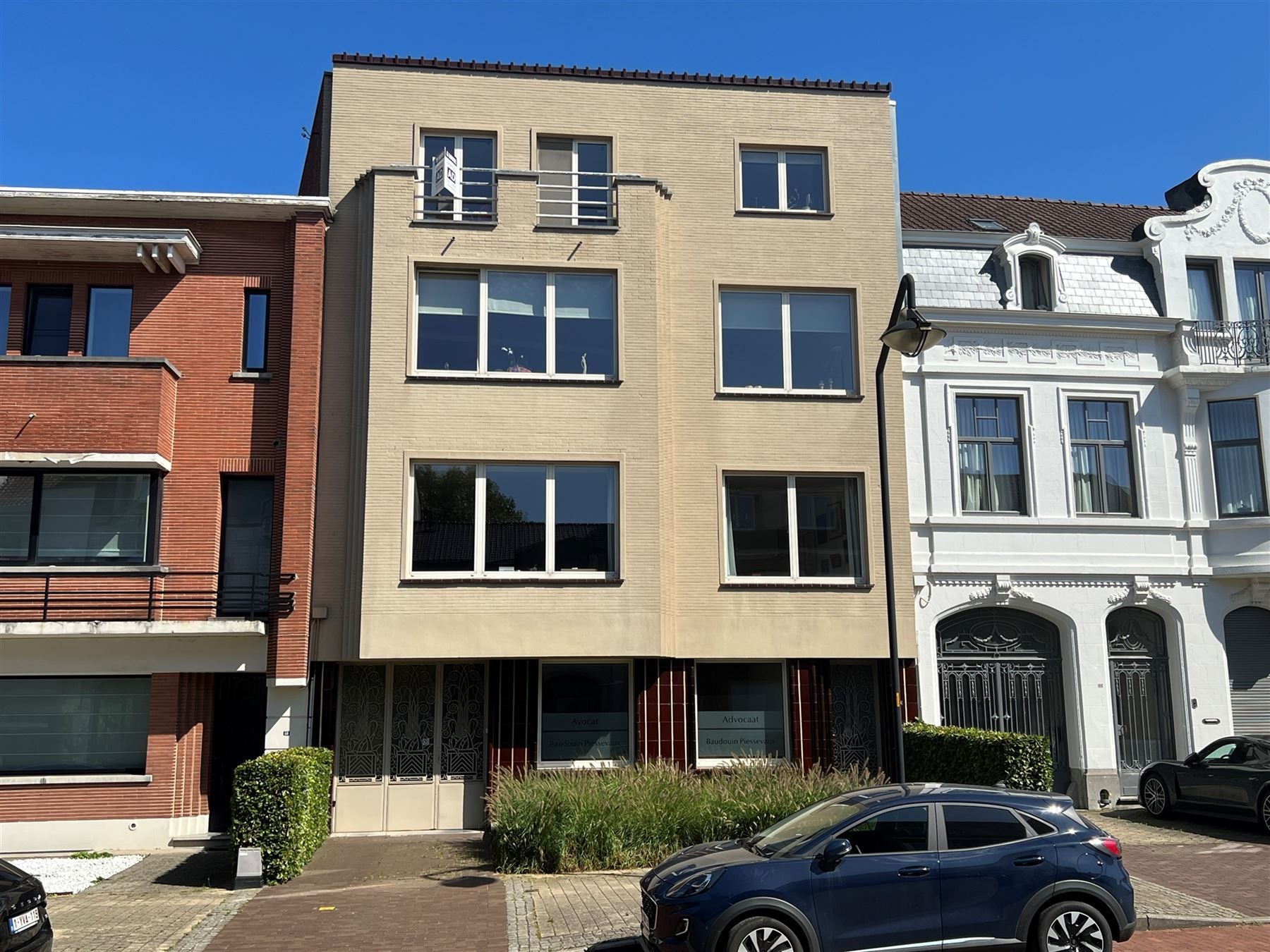 Appartement op topligging met 2 slaapkamers en parking foto 1