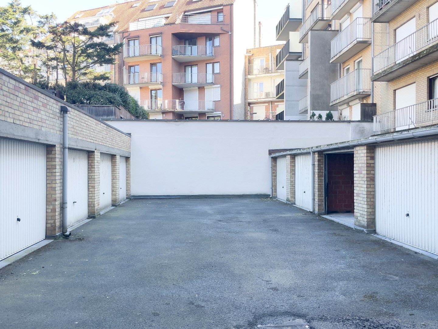Garagebox gelegen op het gelijkvloers, vlakbij het Lichttorenplein. foto 4