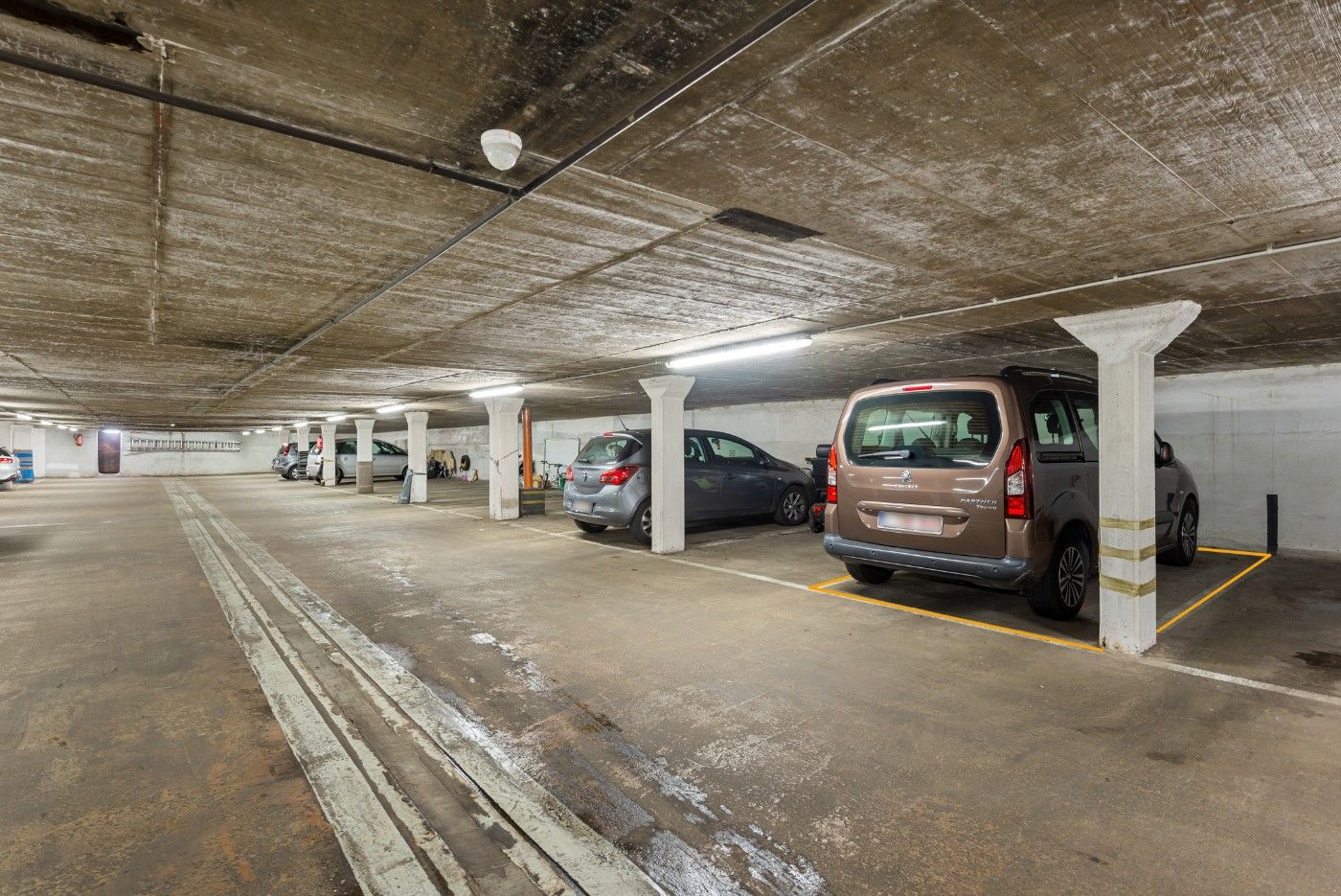 App. op 1e verd. met 2 slpk., terras, kelderberging en autostaanplaats foto 22