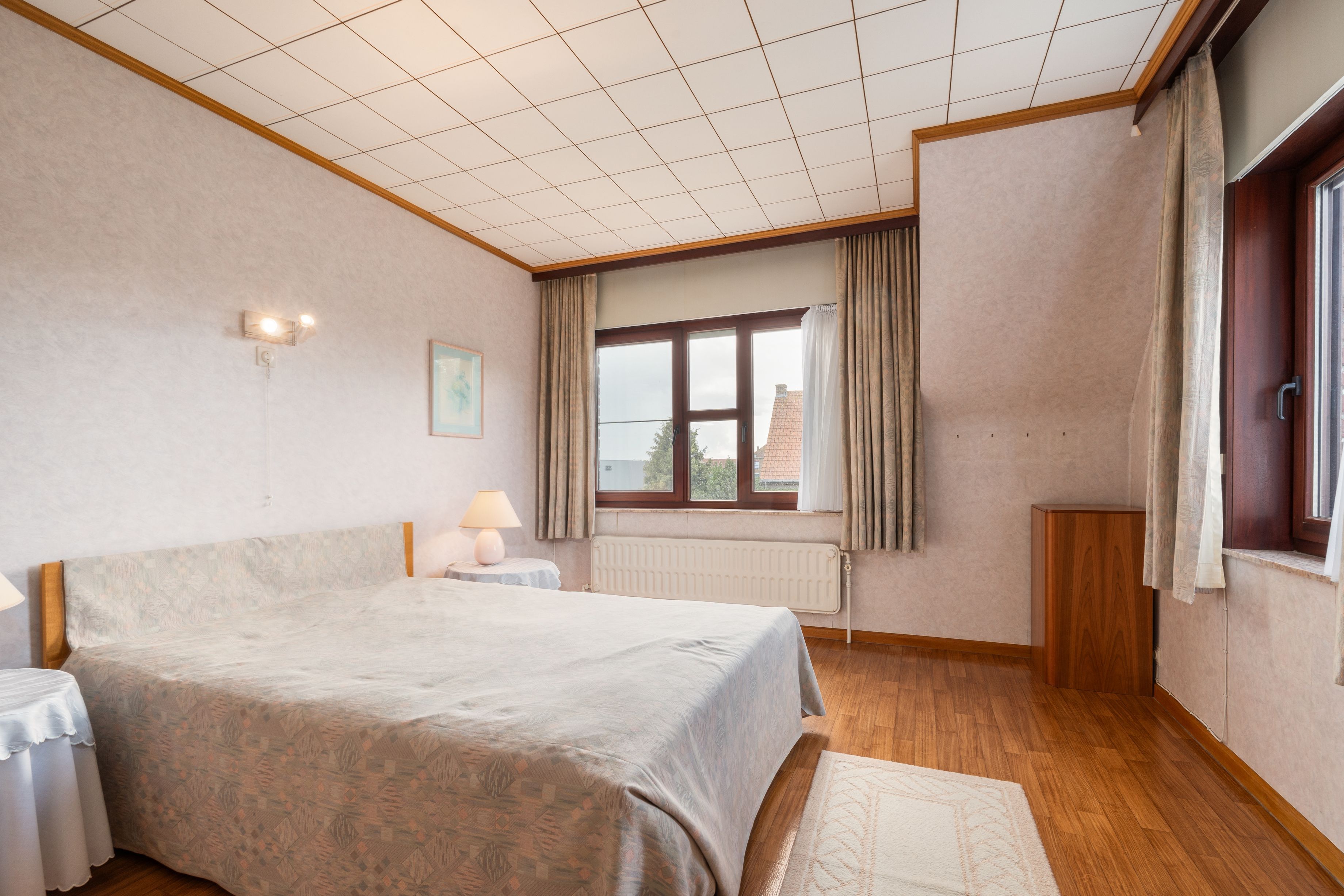 Uitzonderlijk ruime gezinswoning (op ca. 1.348 m² grond) op topligging in Raversijde! Wonen, werken en genieten! foto 16