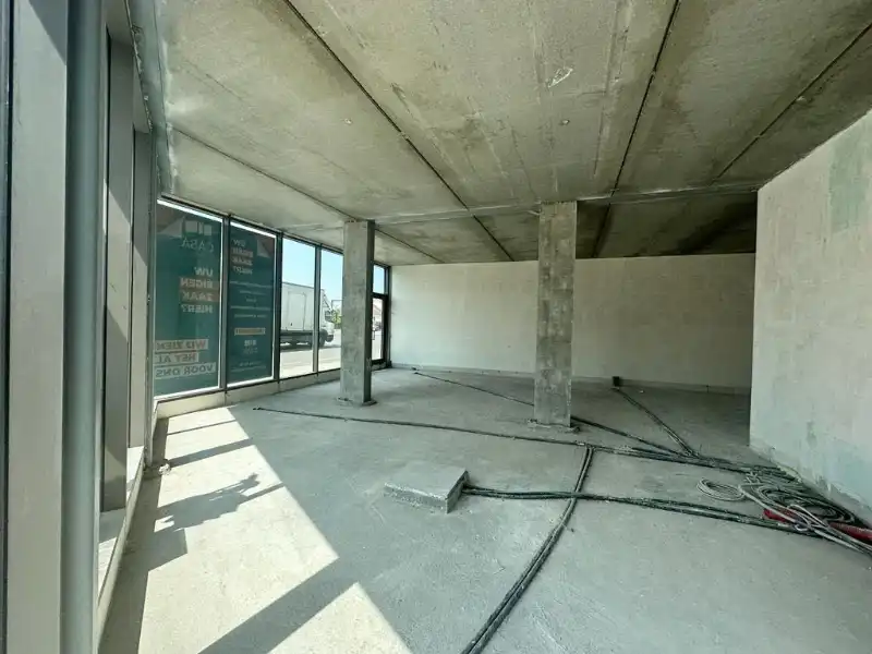 Casco handelspand op topligging aan het station van Ingelmunster foto 3