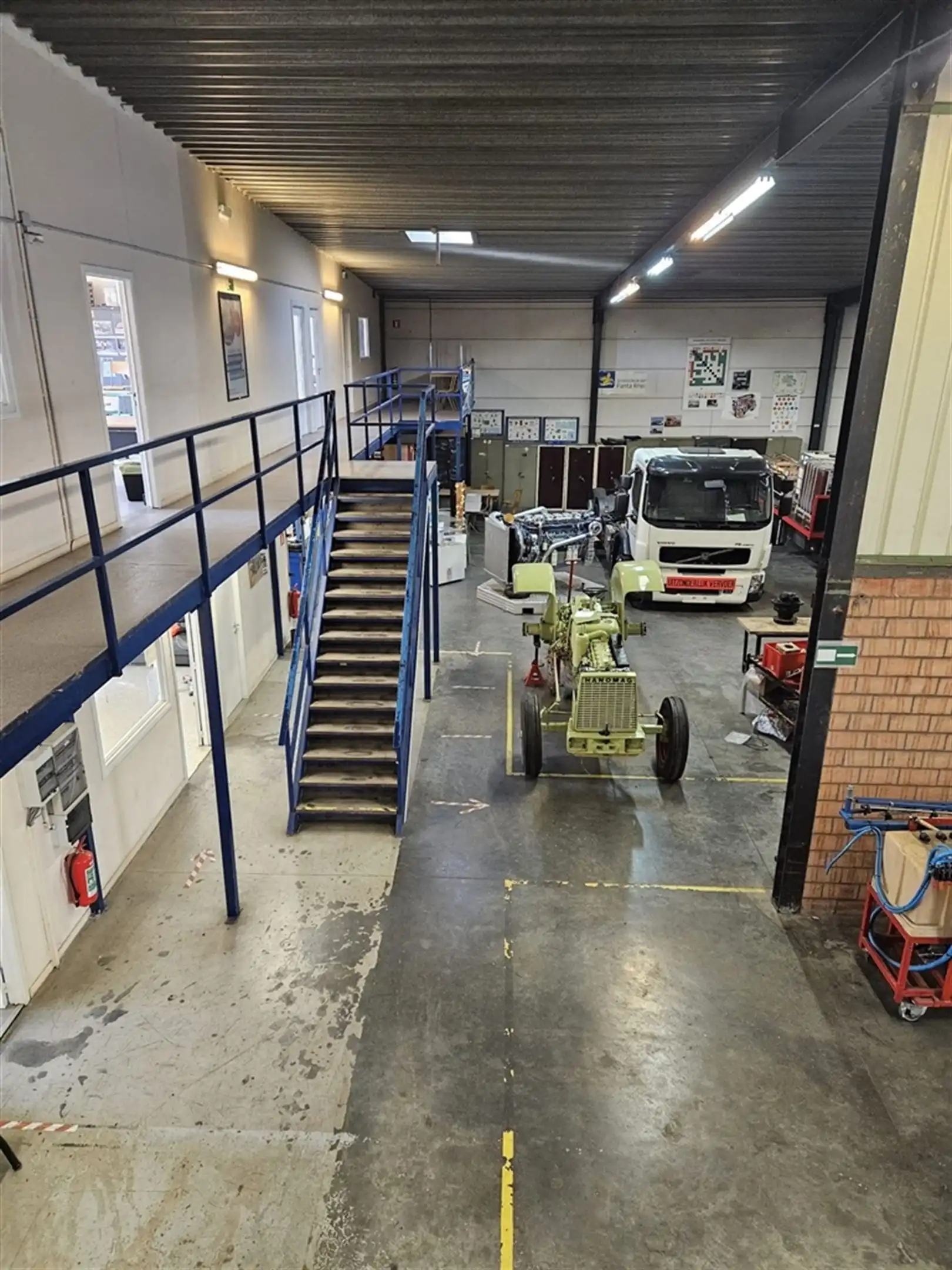 Magazijn met kantoorunit te Drongen foto 4