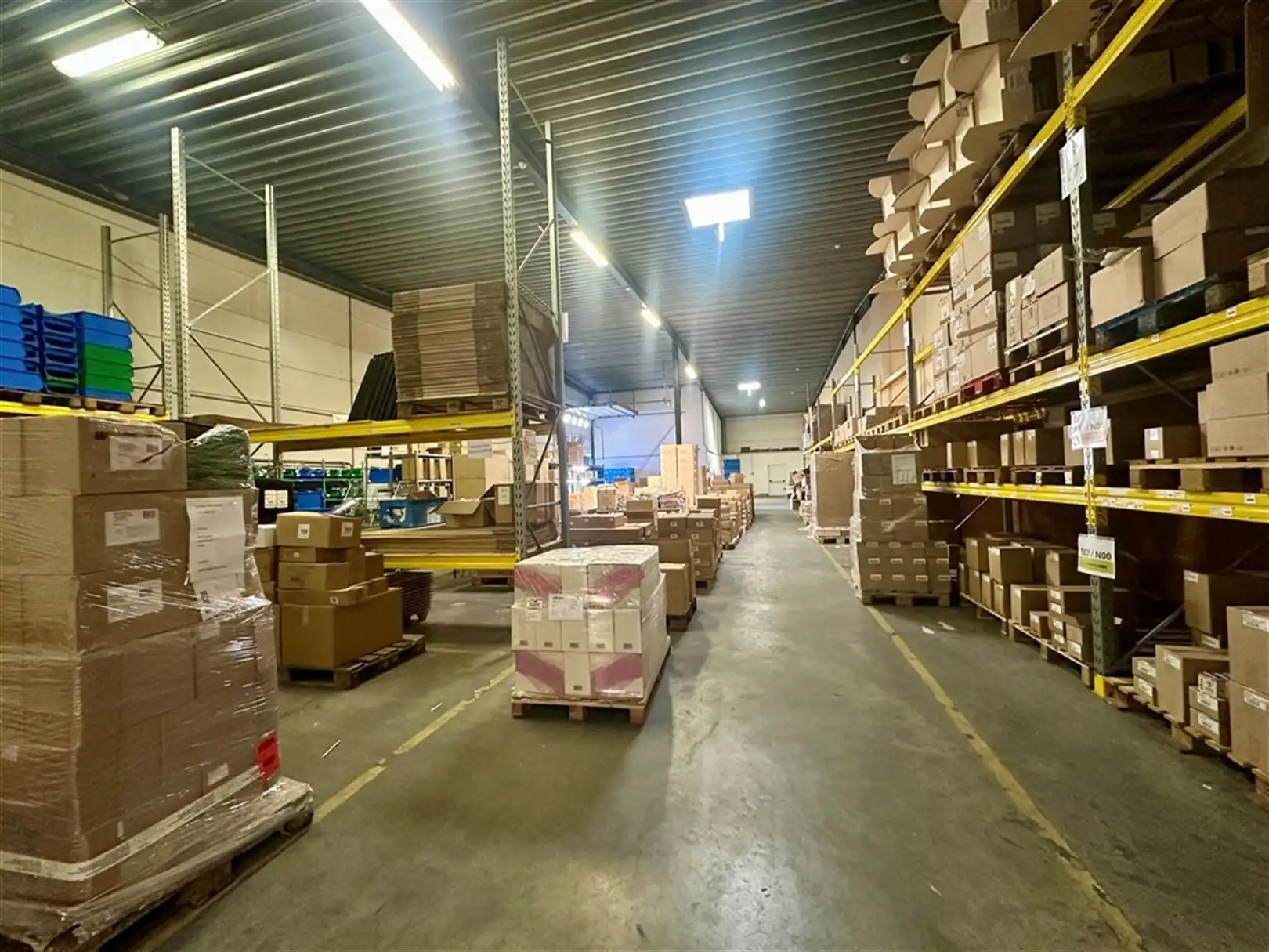 Te Huur: Magazijnruimtes, uitstekend gelegen te Drongen foto 4